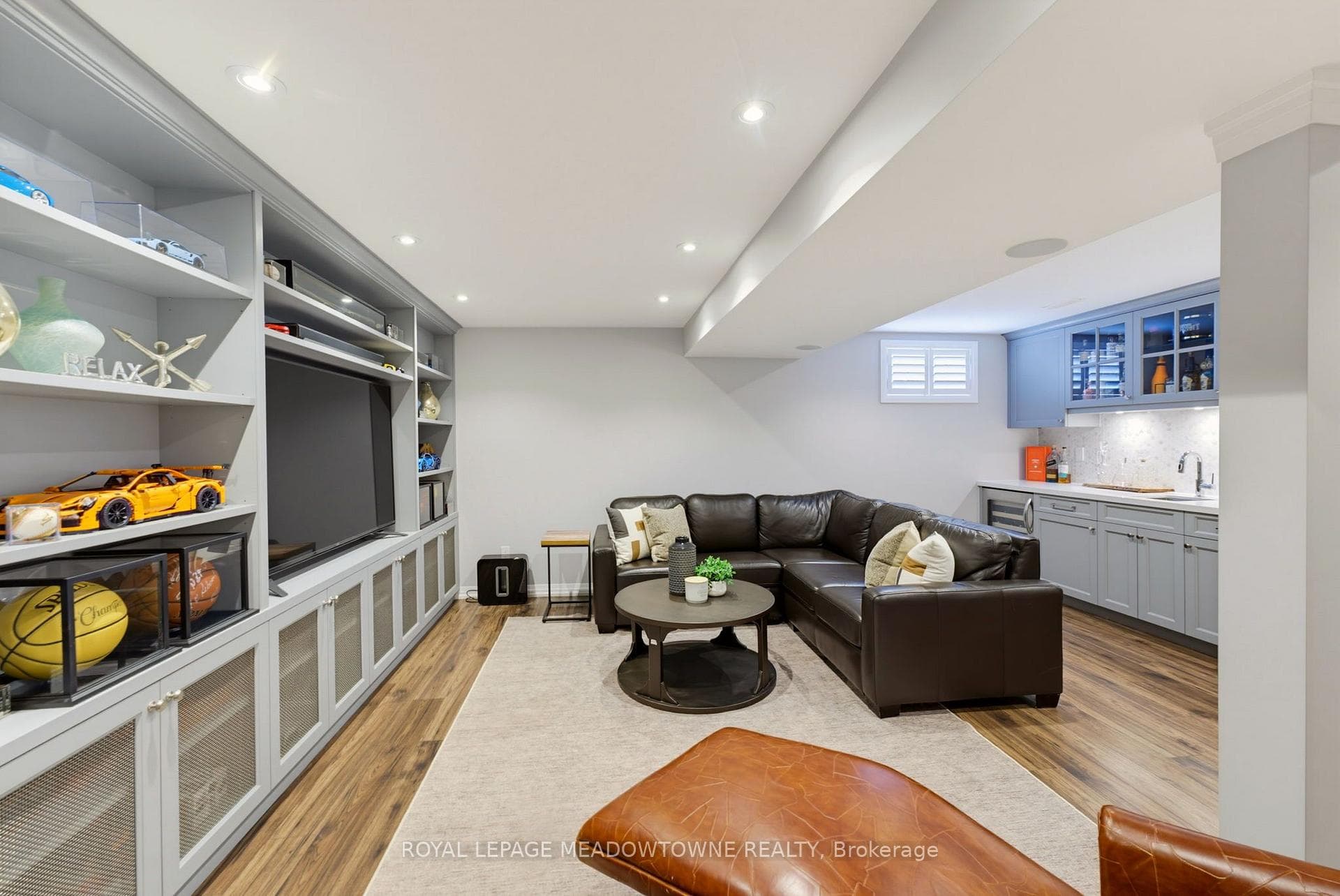 779 Banks Crescent photo 28