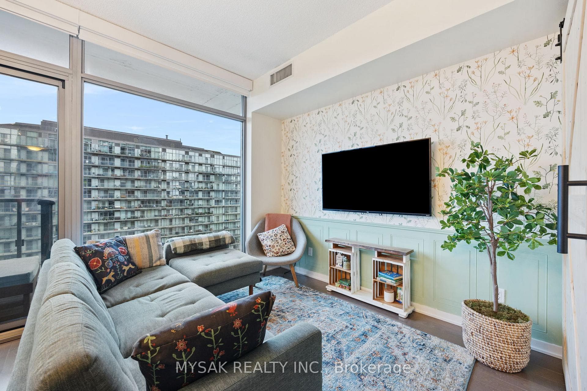 105 The Queensway N/A Unit 2513 photo 13