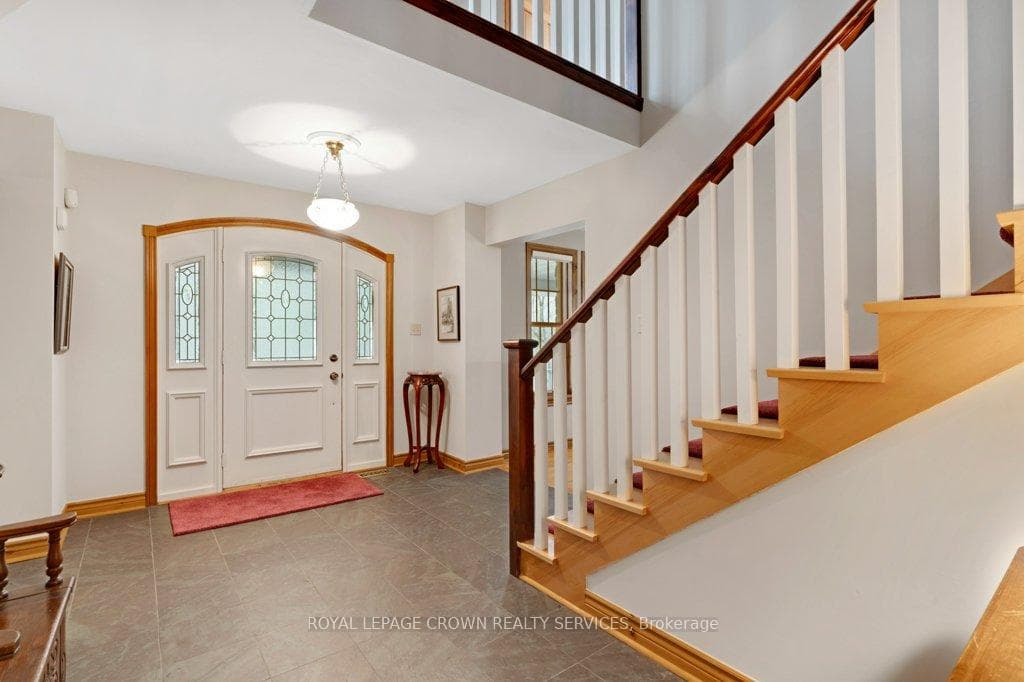 2 Hughson Lane photo 5