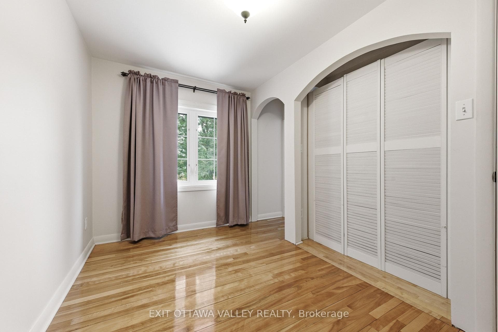22 Cabot Place photo 20