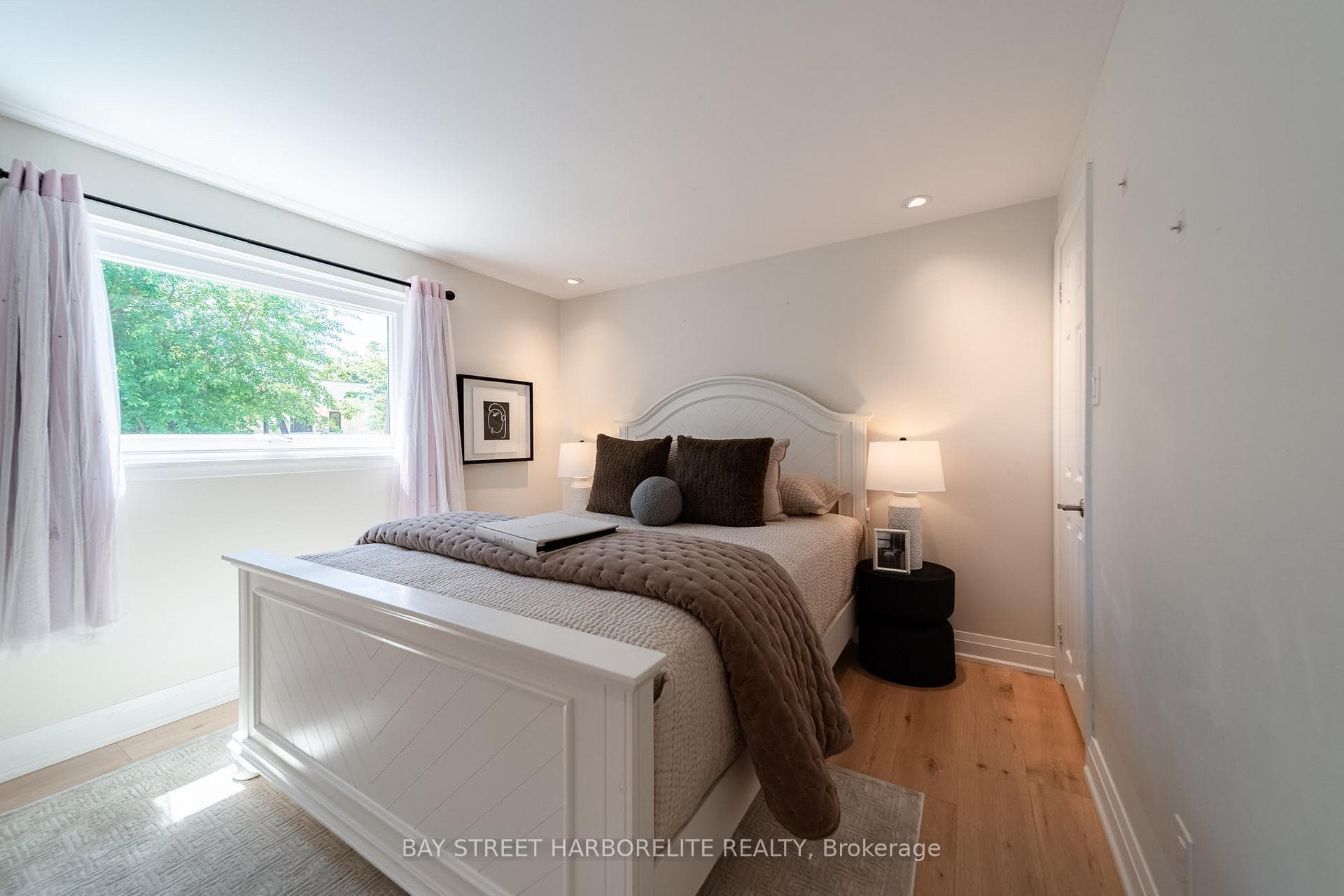 2366 Devon Road photo 21