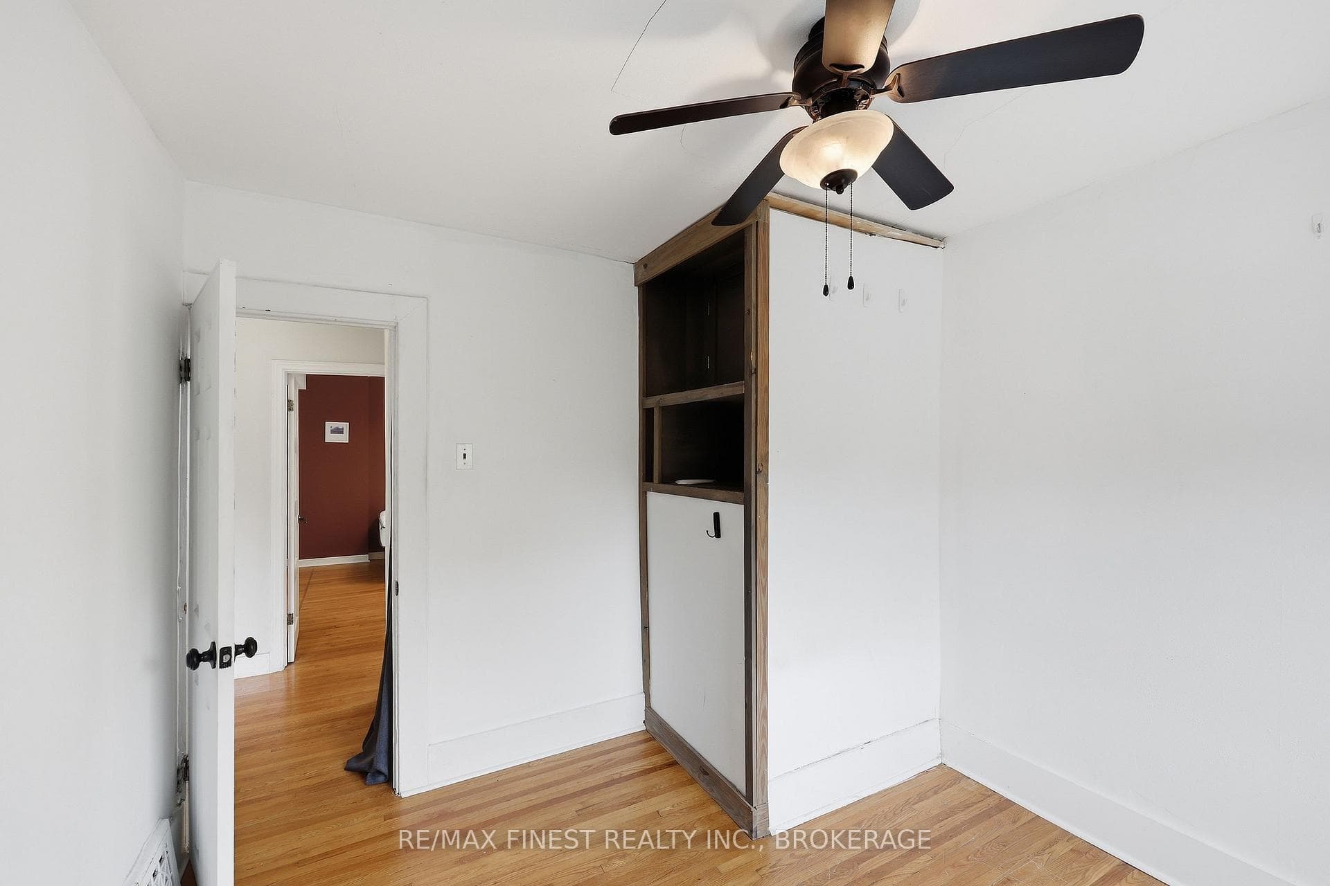 463 Victoria Street photo 32