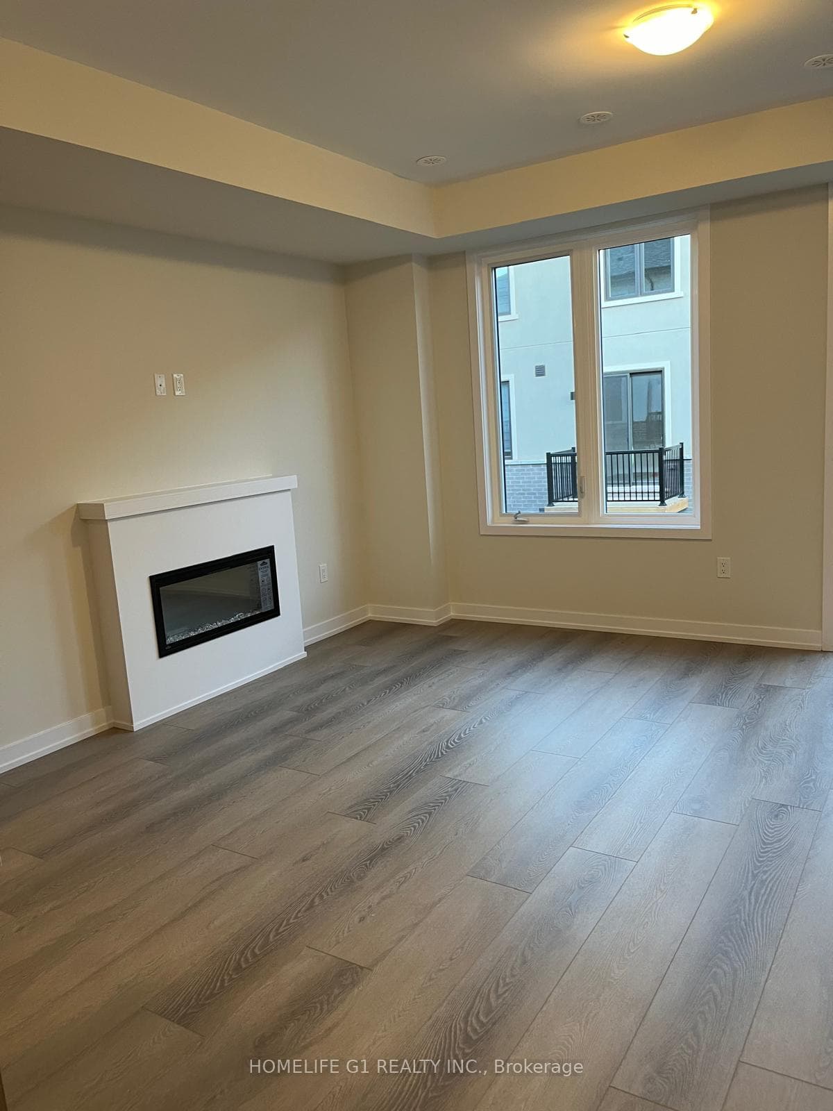 1338 Kobzar Drive photo 2