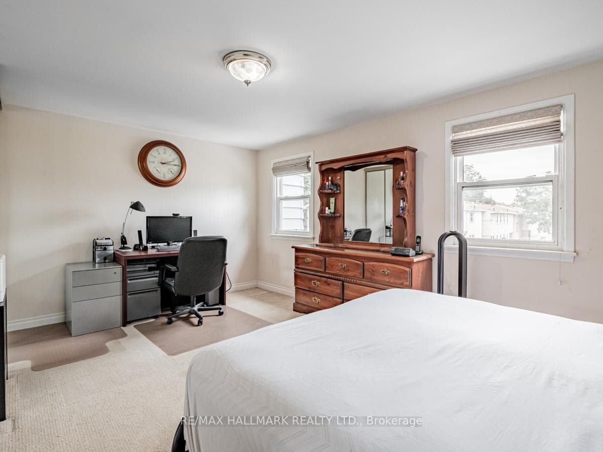 1660 John Street photo 20