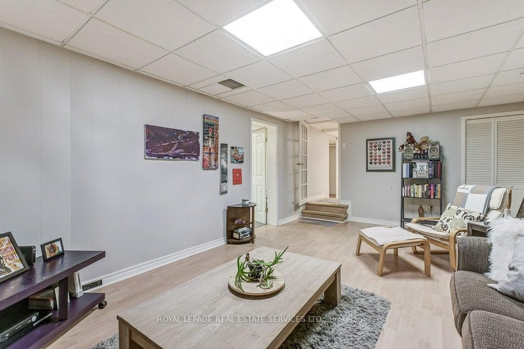 1063 Lorne Park Road photo 28