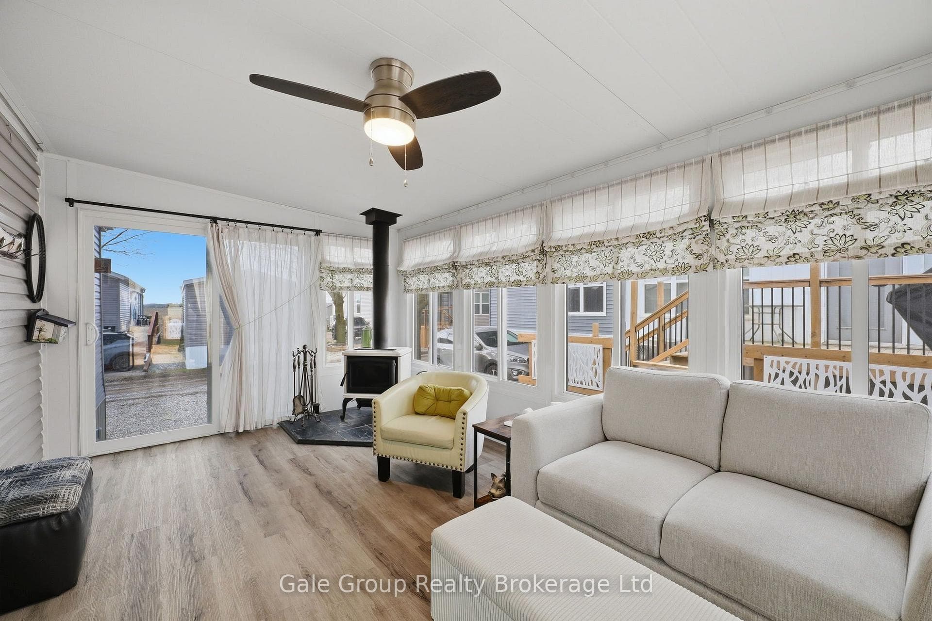 99 Fourth Conc Road Unit 606 photo 7