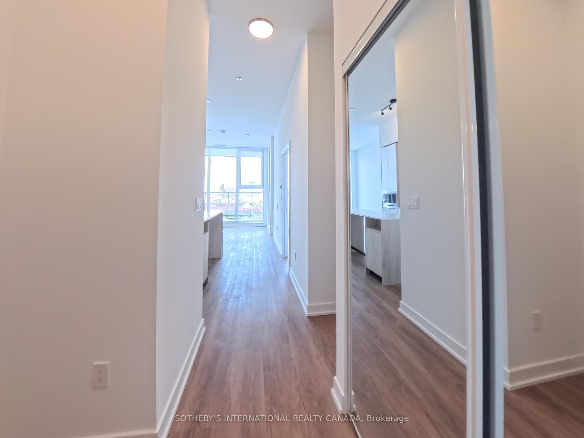 1007 The Queensway N/A Unit 217 photo 2