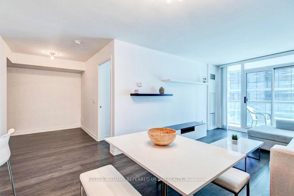 30 Grand Trunk Crescent Unit 2208 photo 13