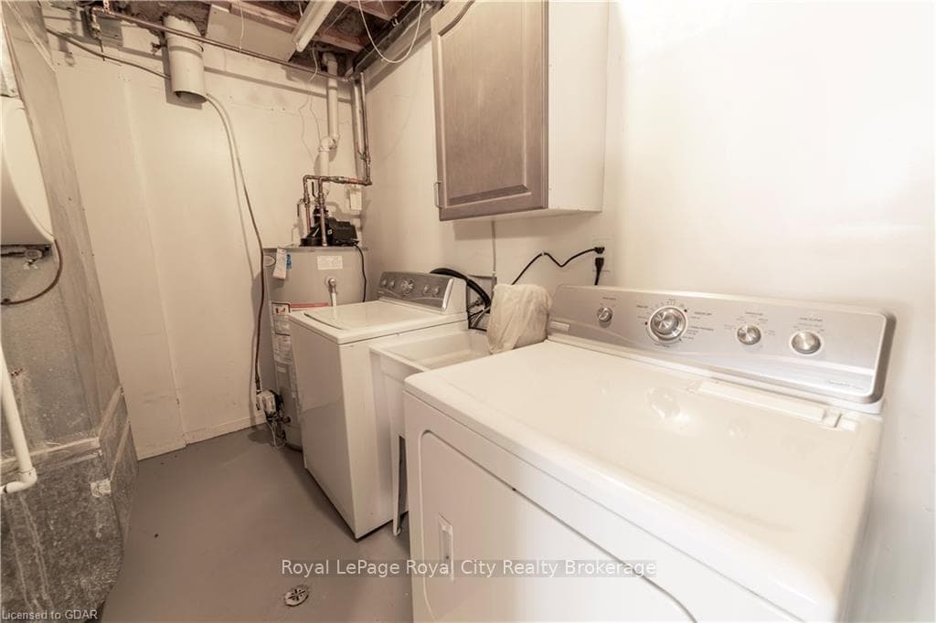 574 WILLOW Road Unit Lower photo 12