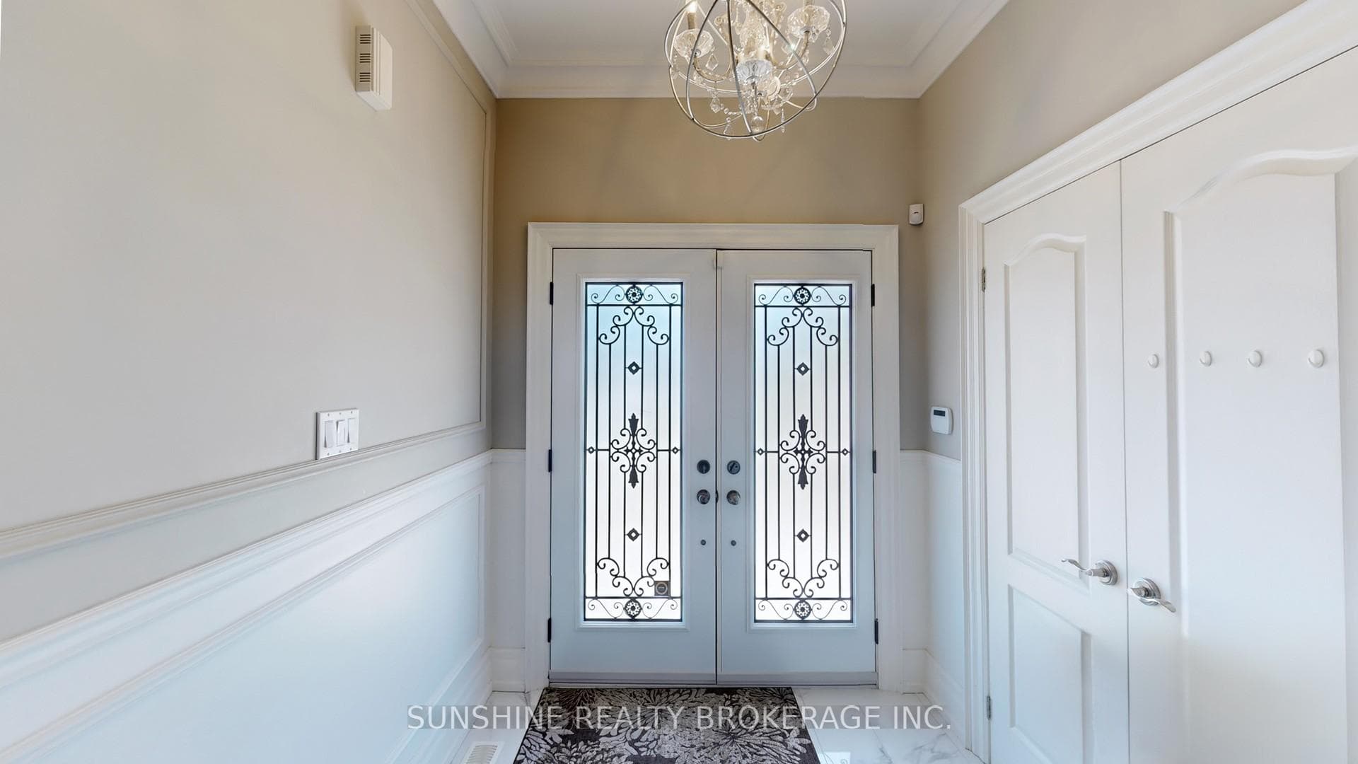 60 Brookhaven Crescent photo 2