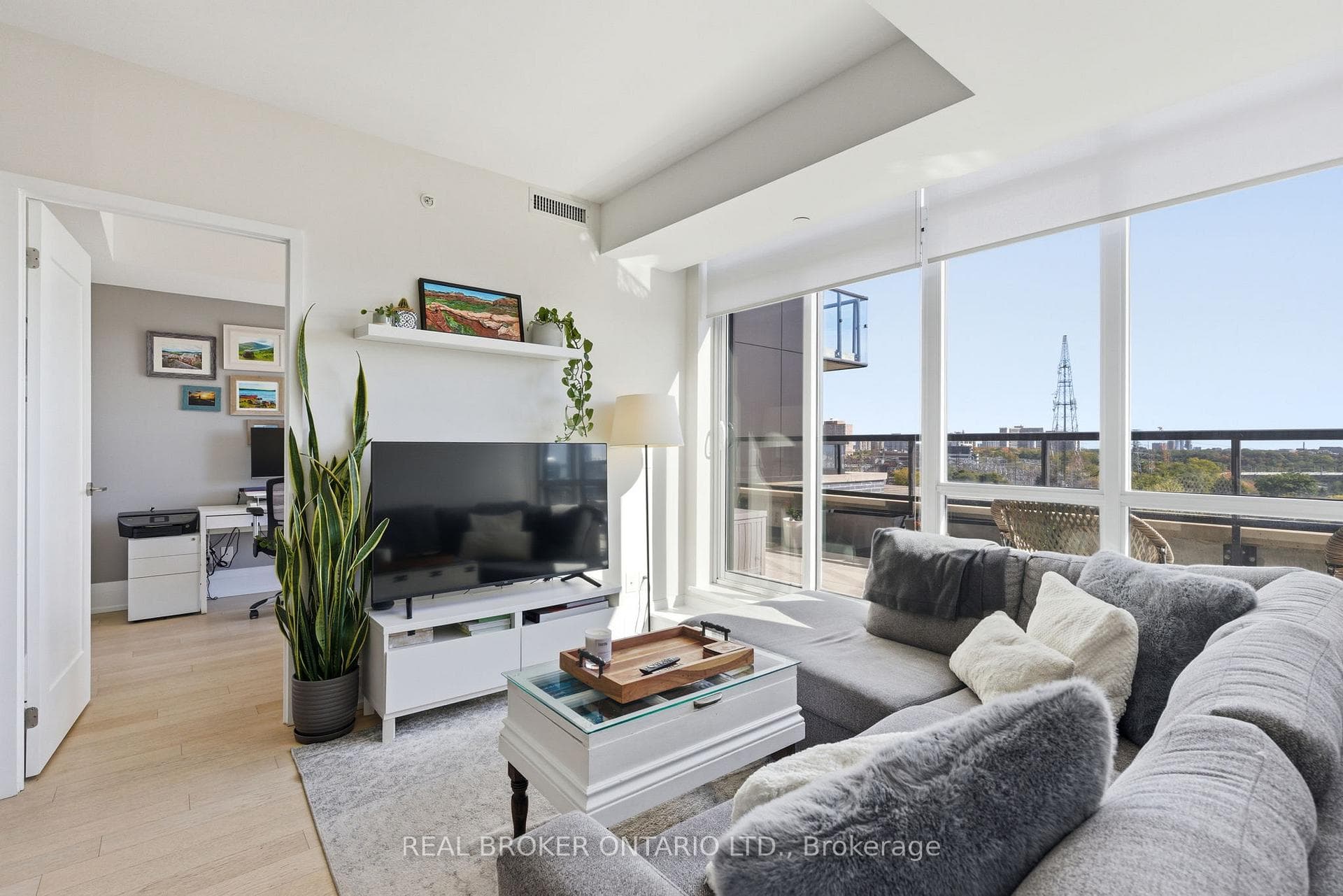 25 Malcolm Road Unit 606 photo 8