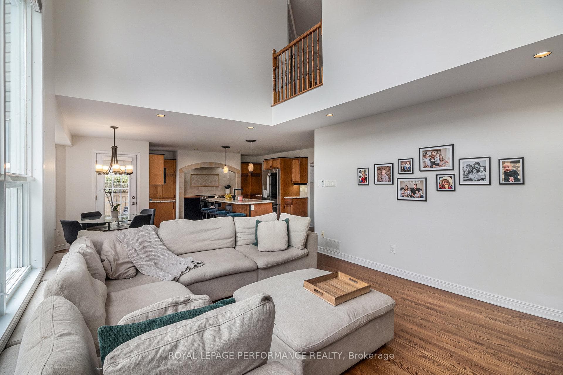 3712 Mountain Meadows Crescent photo 4