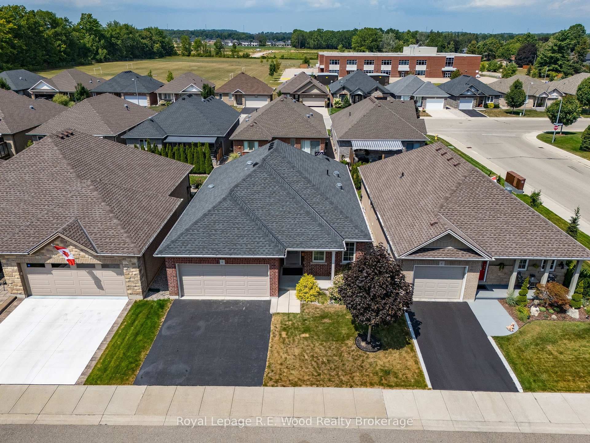42 Hogarth Drive photo 24