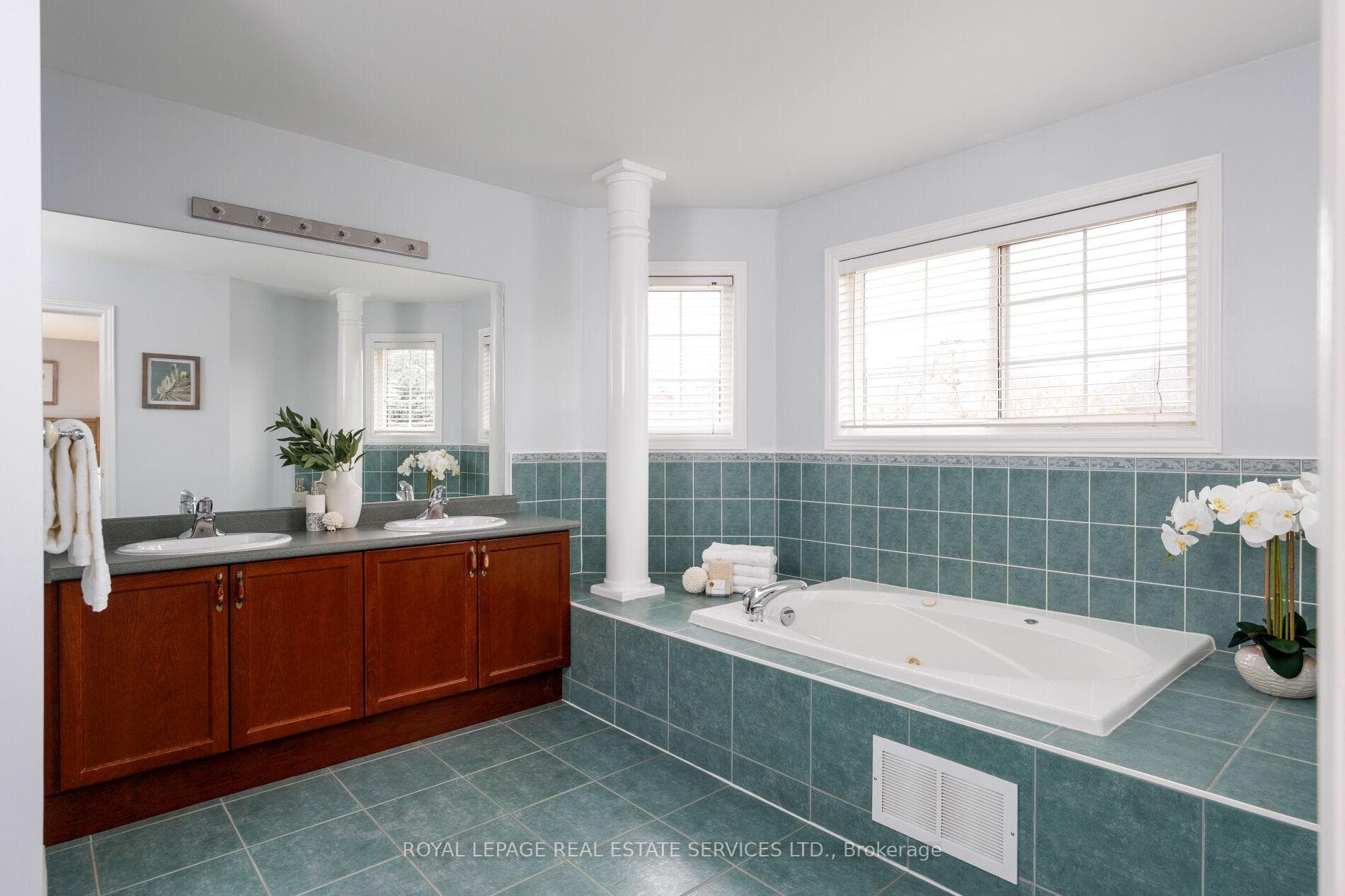2252 Foxfield Road photo 27