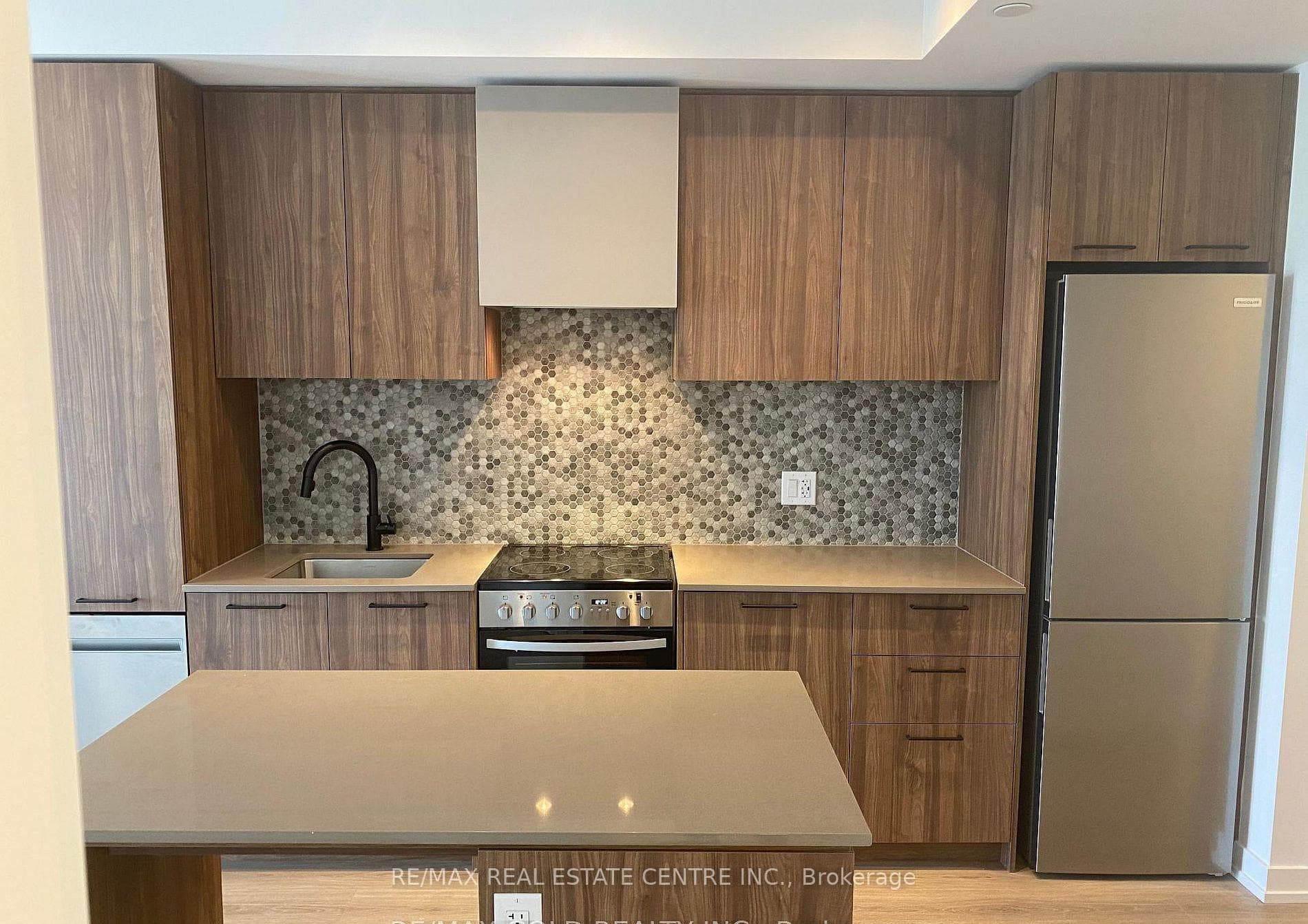 10 Lagerfeld Drive Unit 501 photo 3