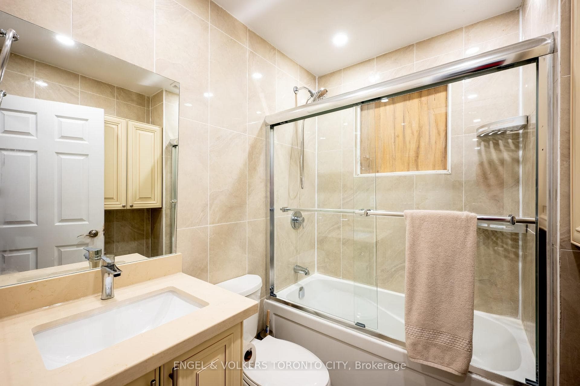 298 Seaton Street photo 21