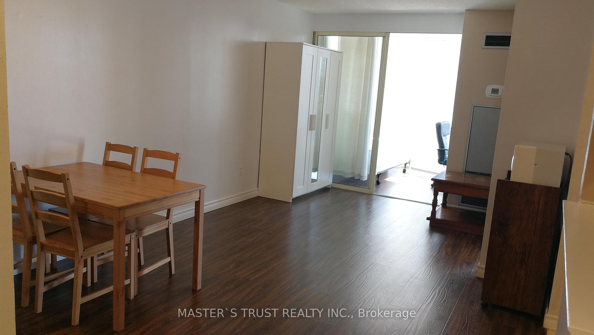 1055 Bay Street Unit 2009 photo 2