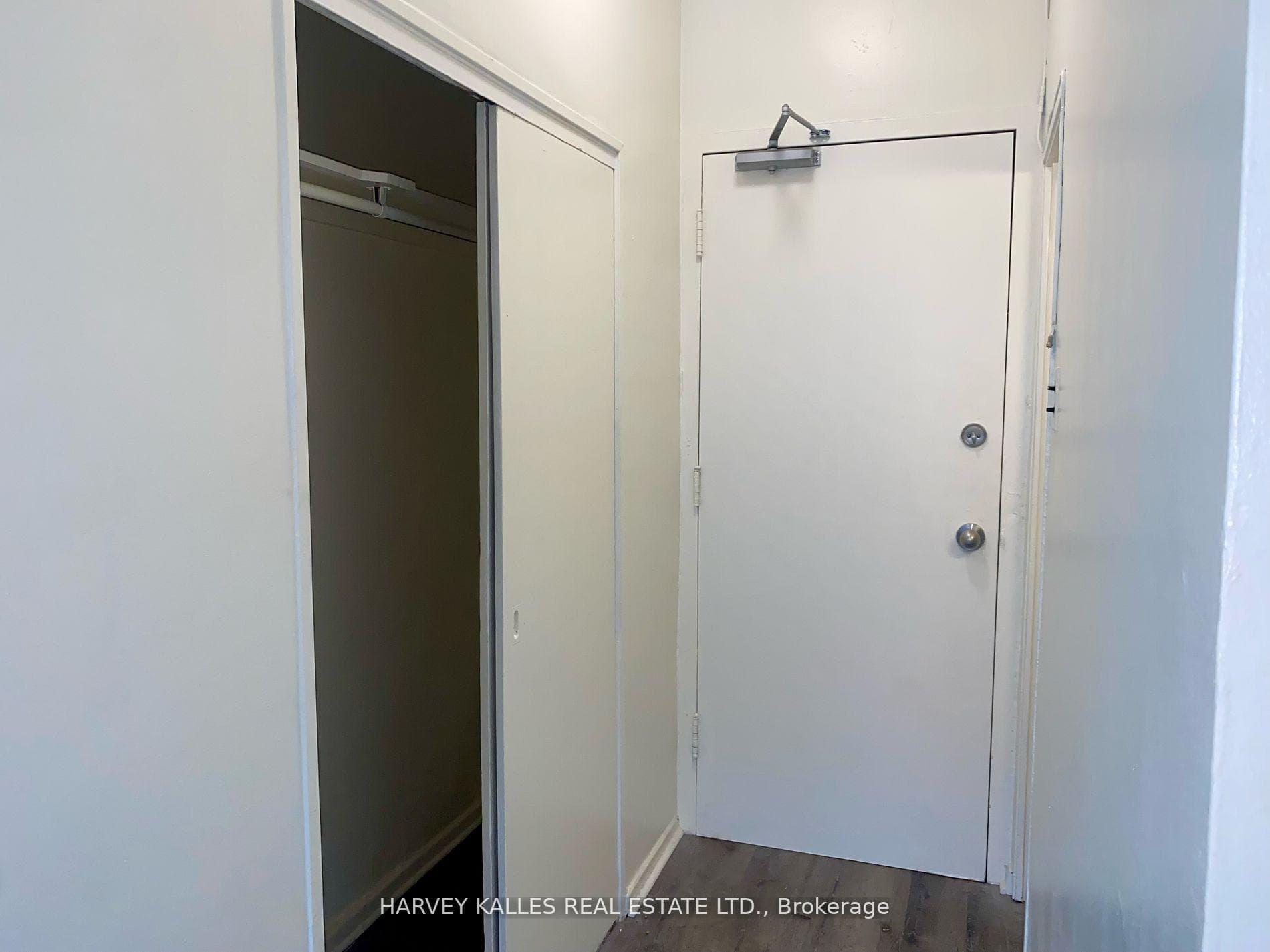 1582 Bathurst Street Unit 107 photo 2