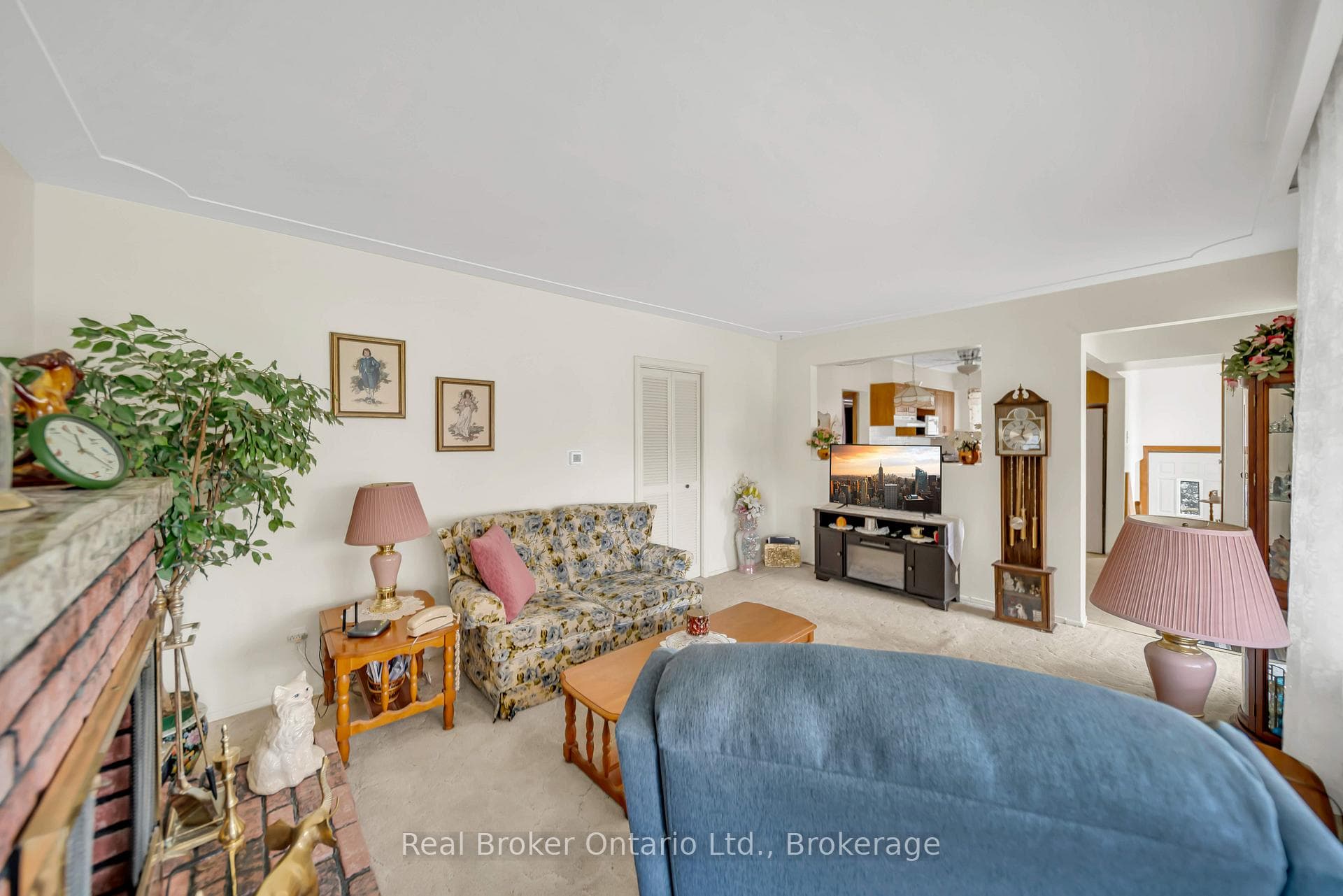 144 Byron Avenue photo 12