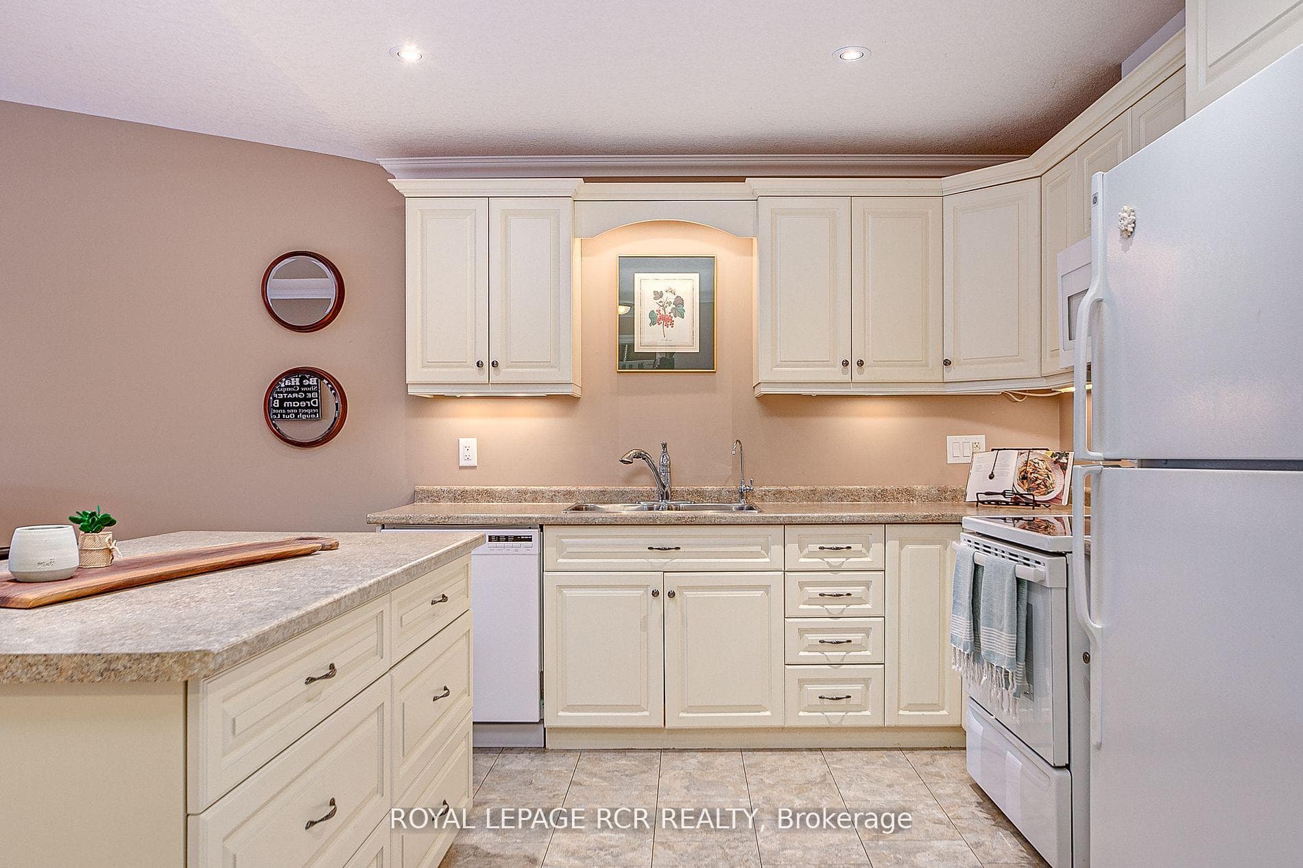 82 Greenway Drive photo 4