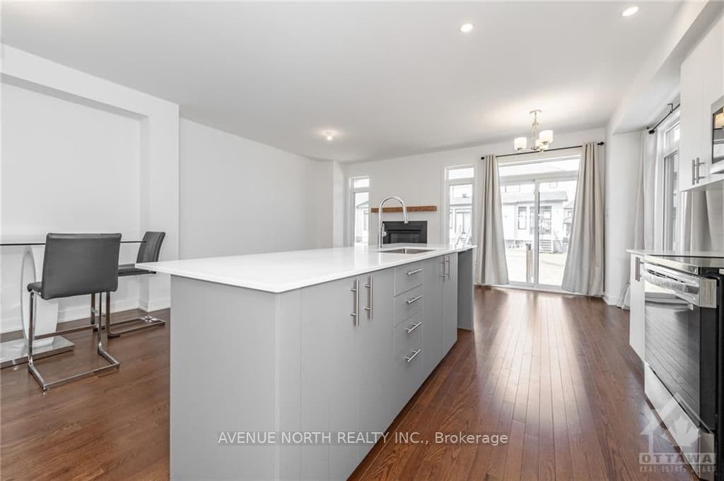 90 NETTLE Crescent photo 13