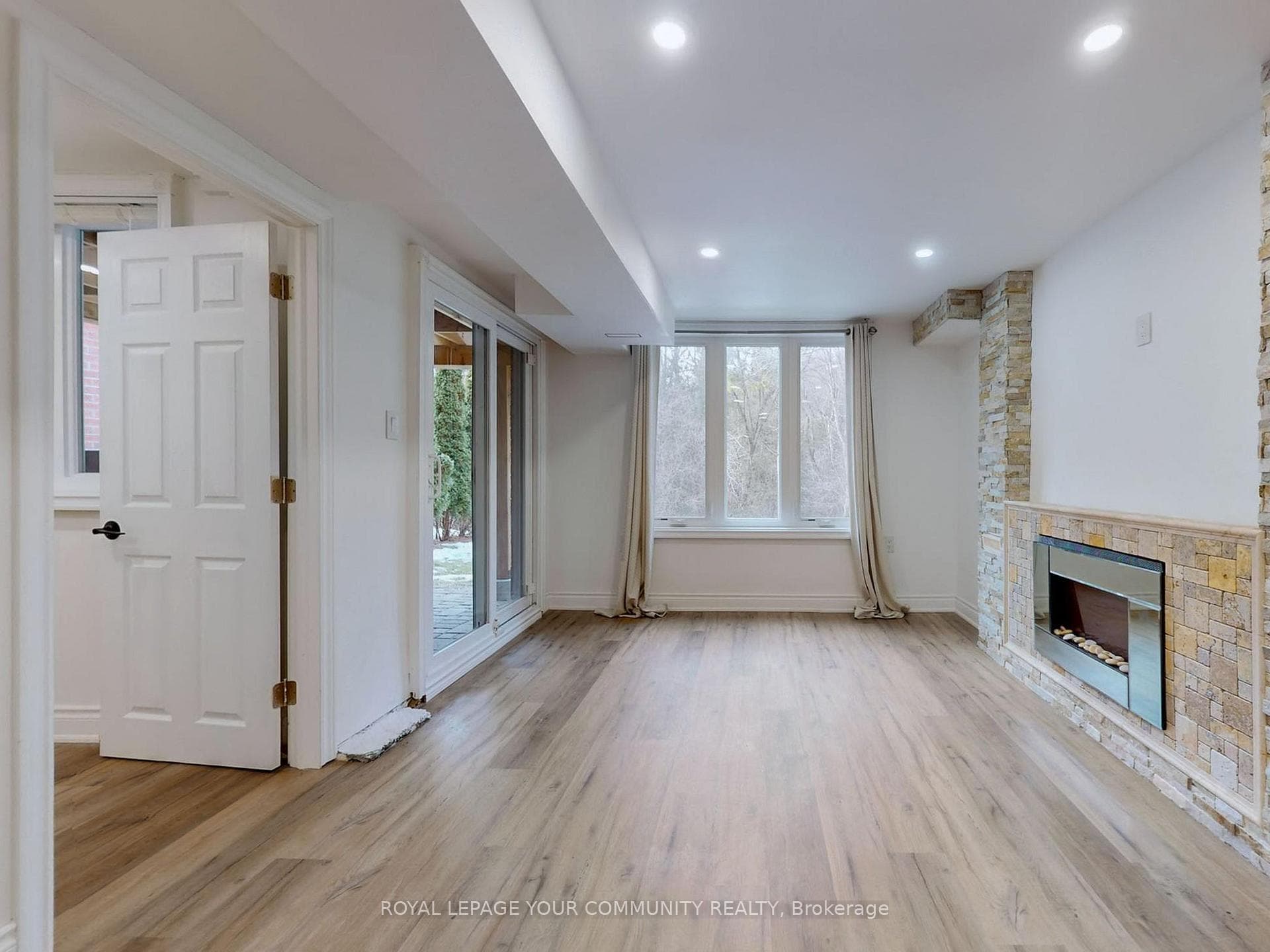 130 Deerglen Terrace photo 32
