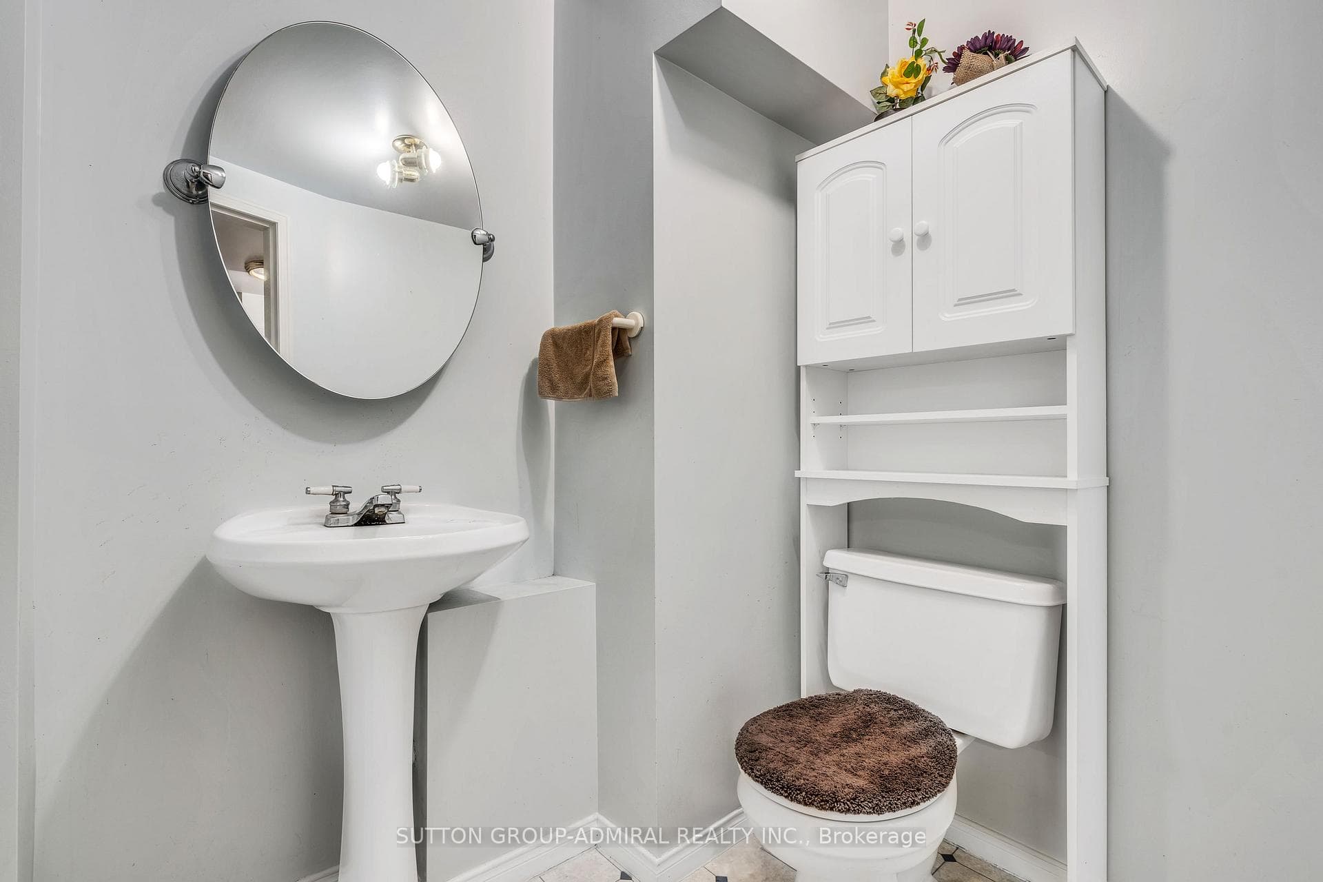 35 Mowat Crescent photo 22