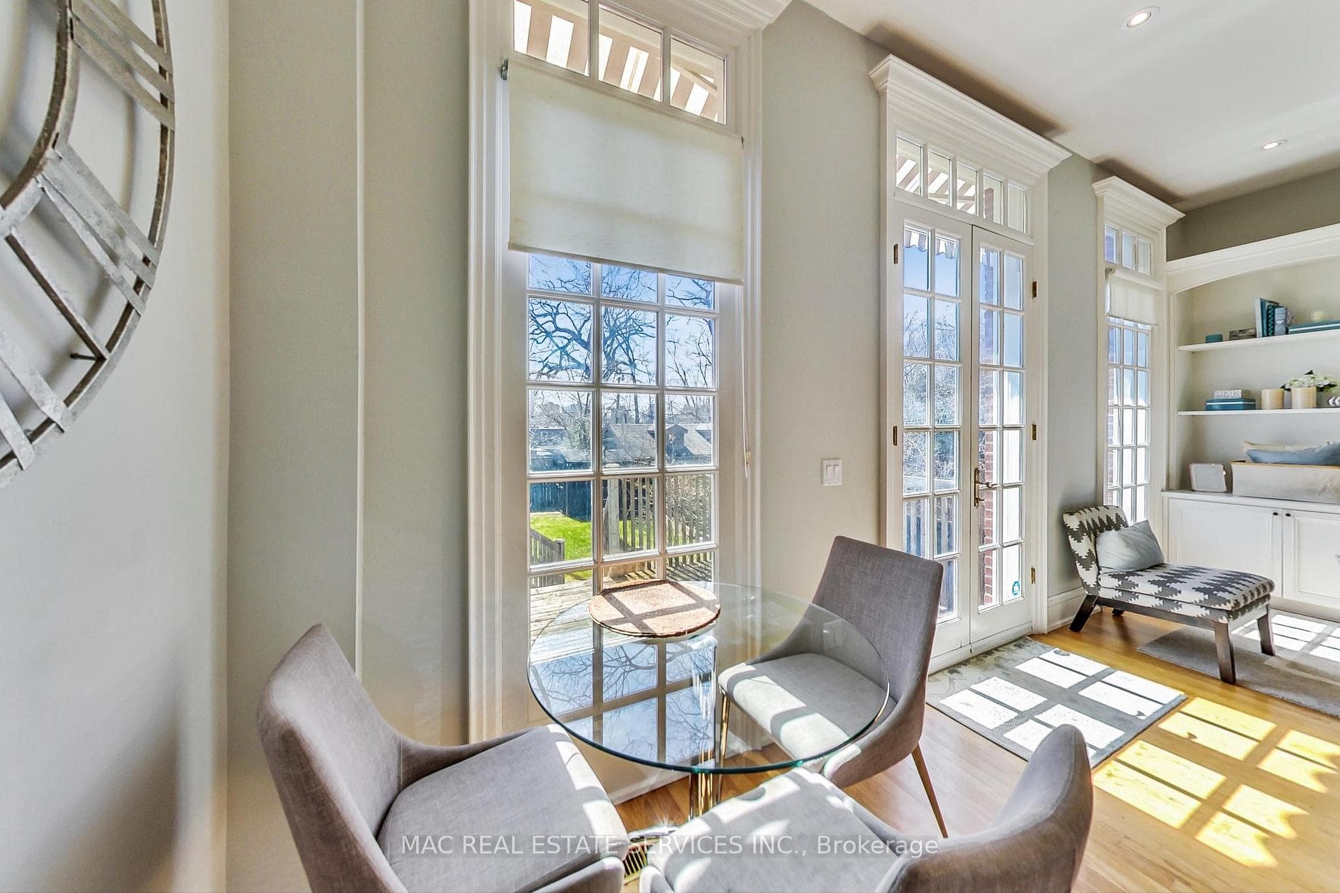 21 Farnham Avenue photo 9