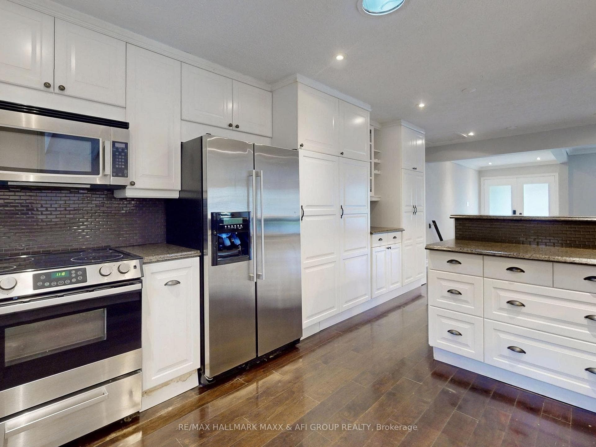 1036 Marley Crescent photo 13