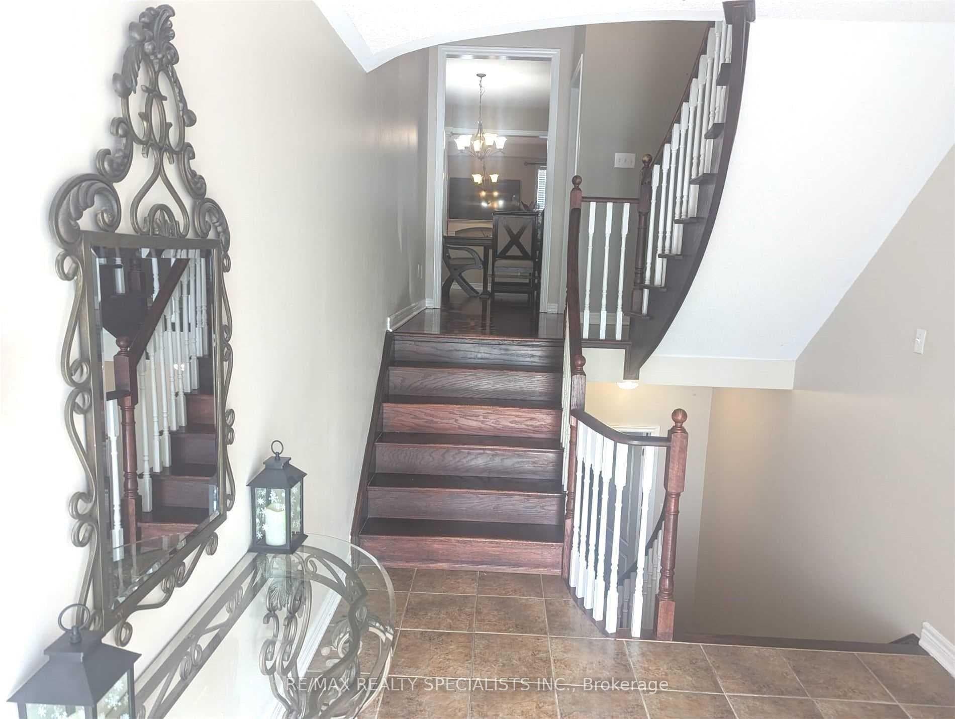 397 Sproat Street Unit Upper photo 2