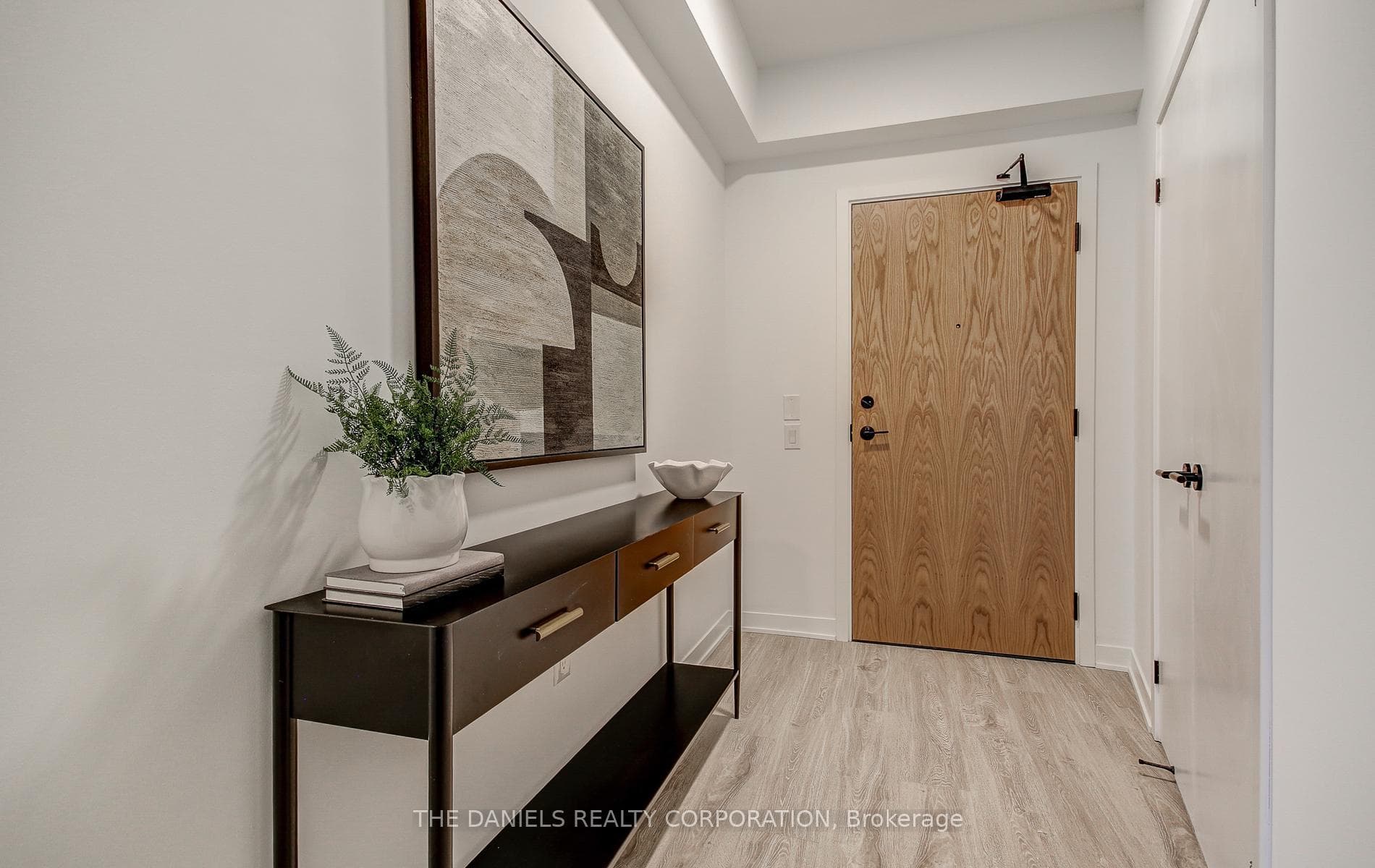 2495 Eglinton Avenue Unit 517 photo 4