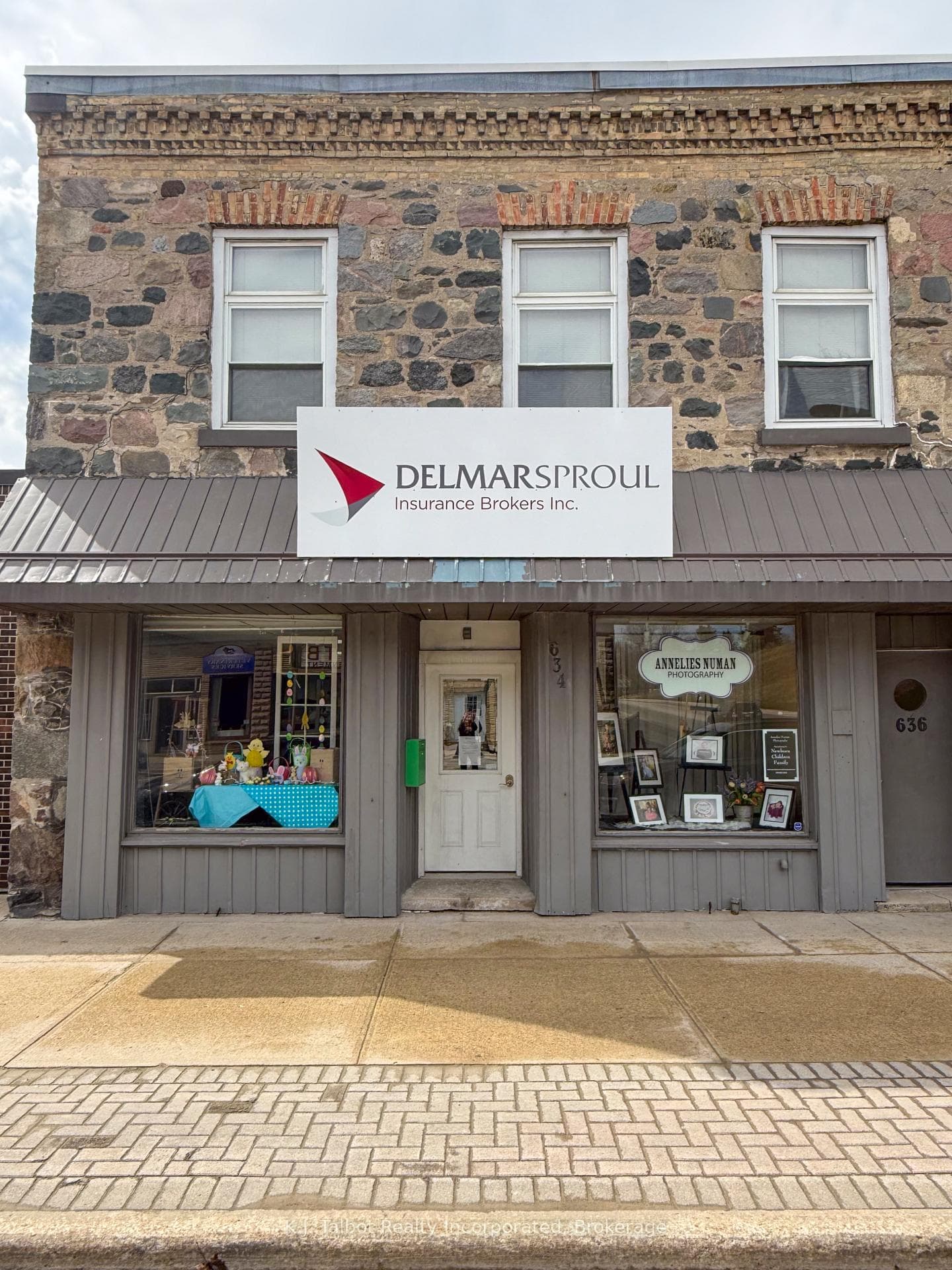 Front commercial space entrance