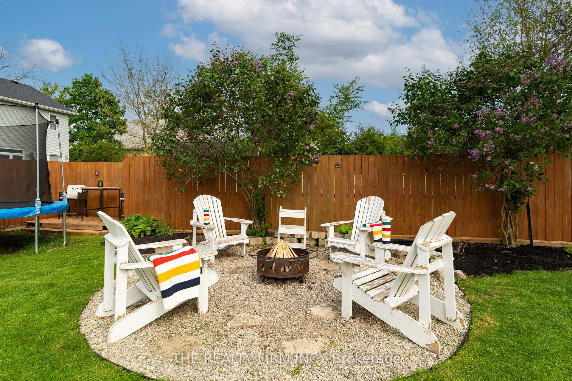 599 John Street photo 13