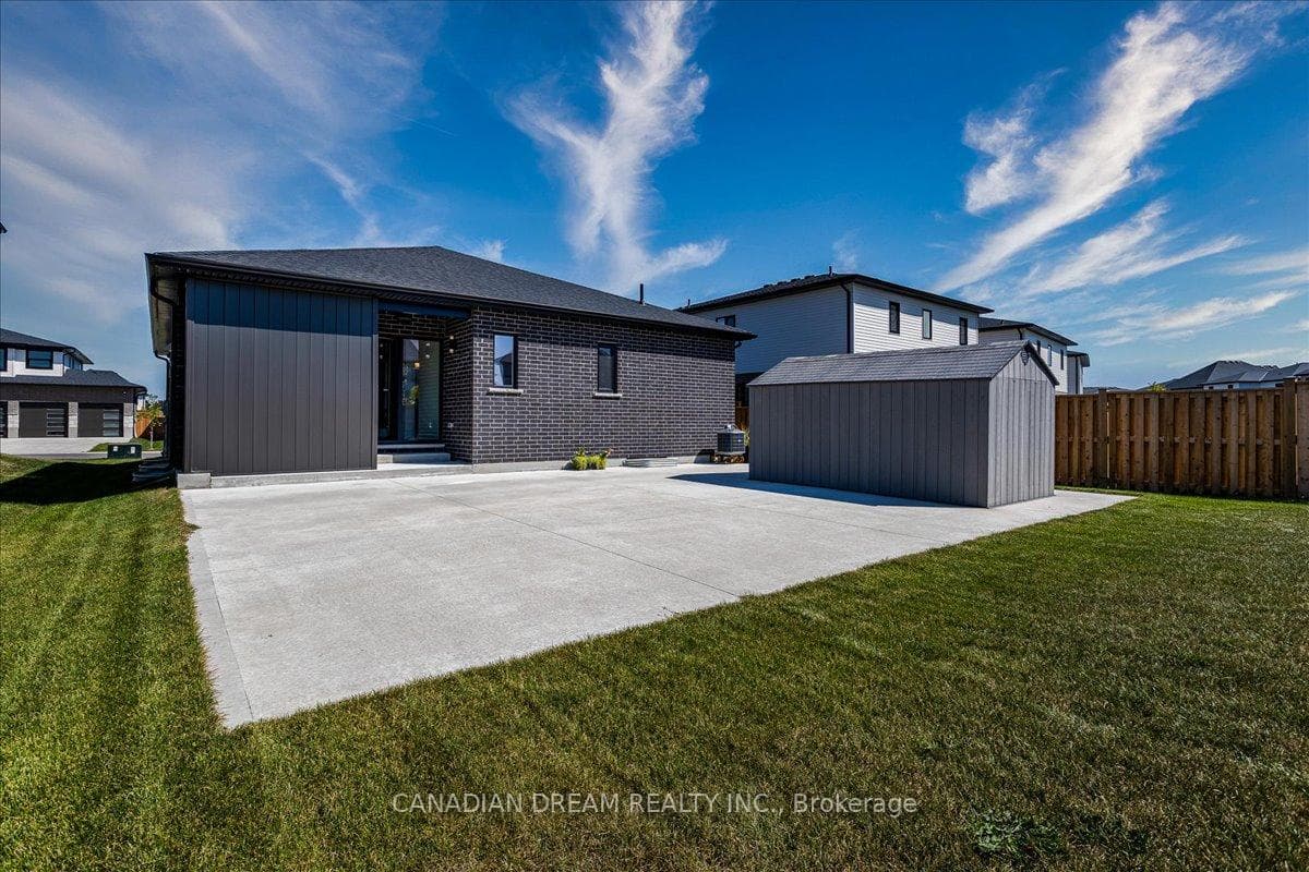 120 Poole Crescent photo 46