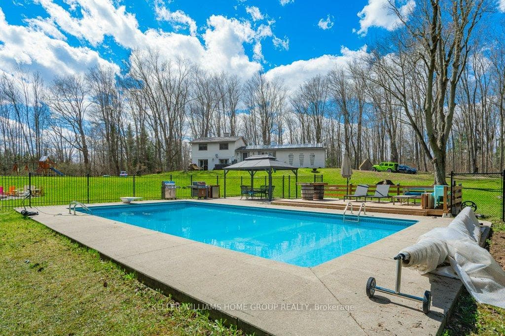 4098 Darkwood Road photo 5