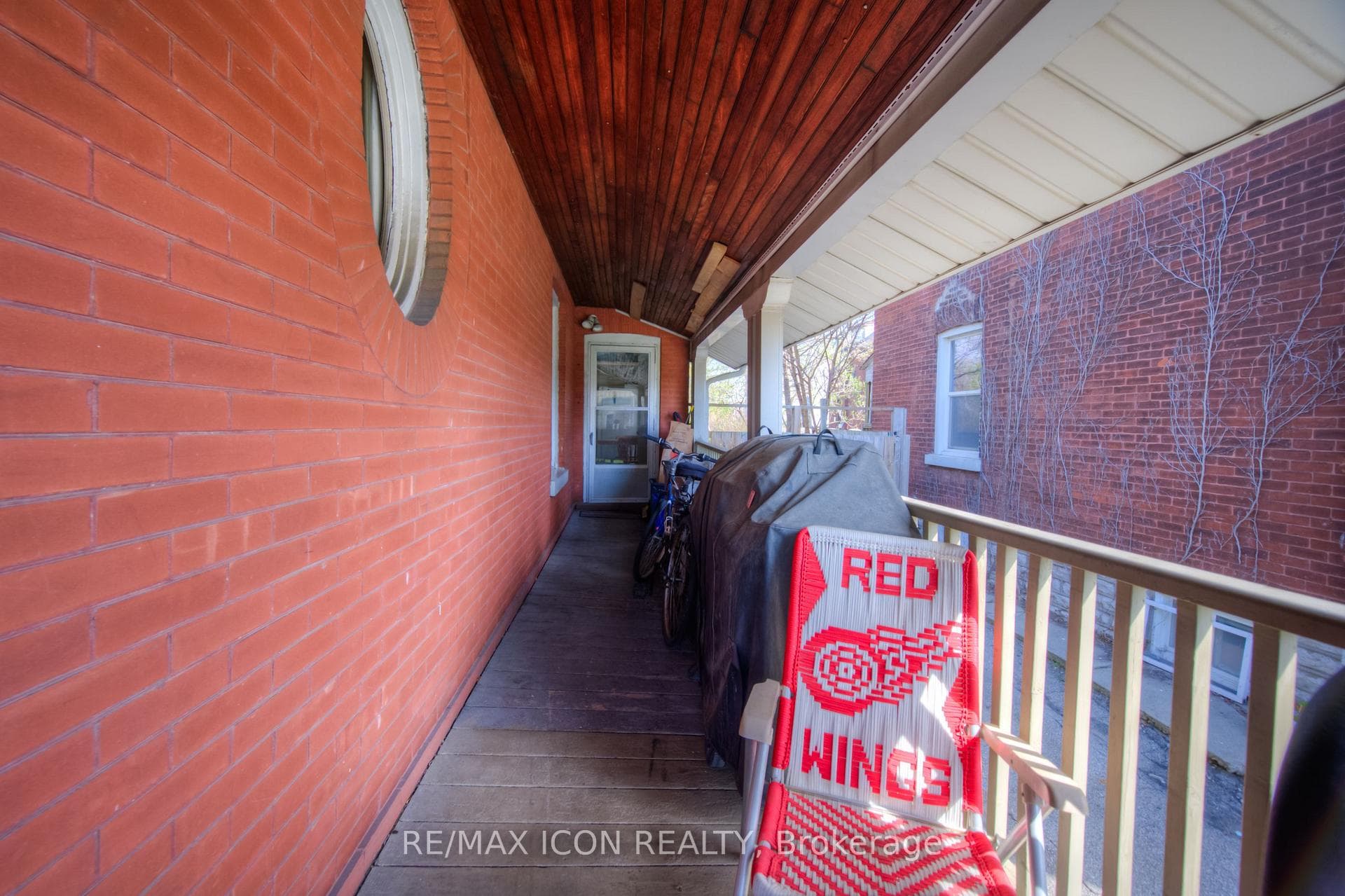 524 Colborne Street photo 7