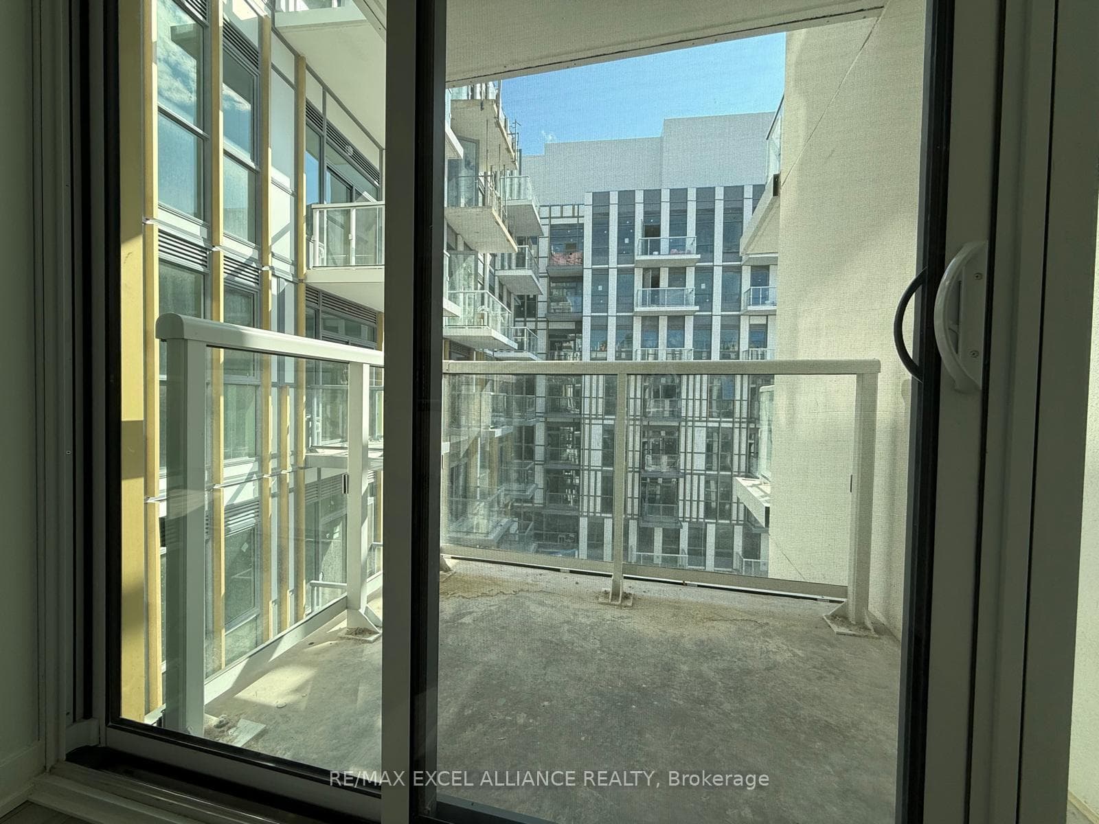 1005 Dundas Street Unit 605 photo 9