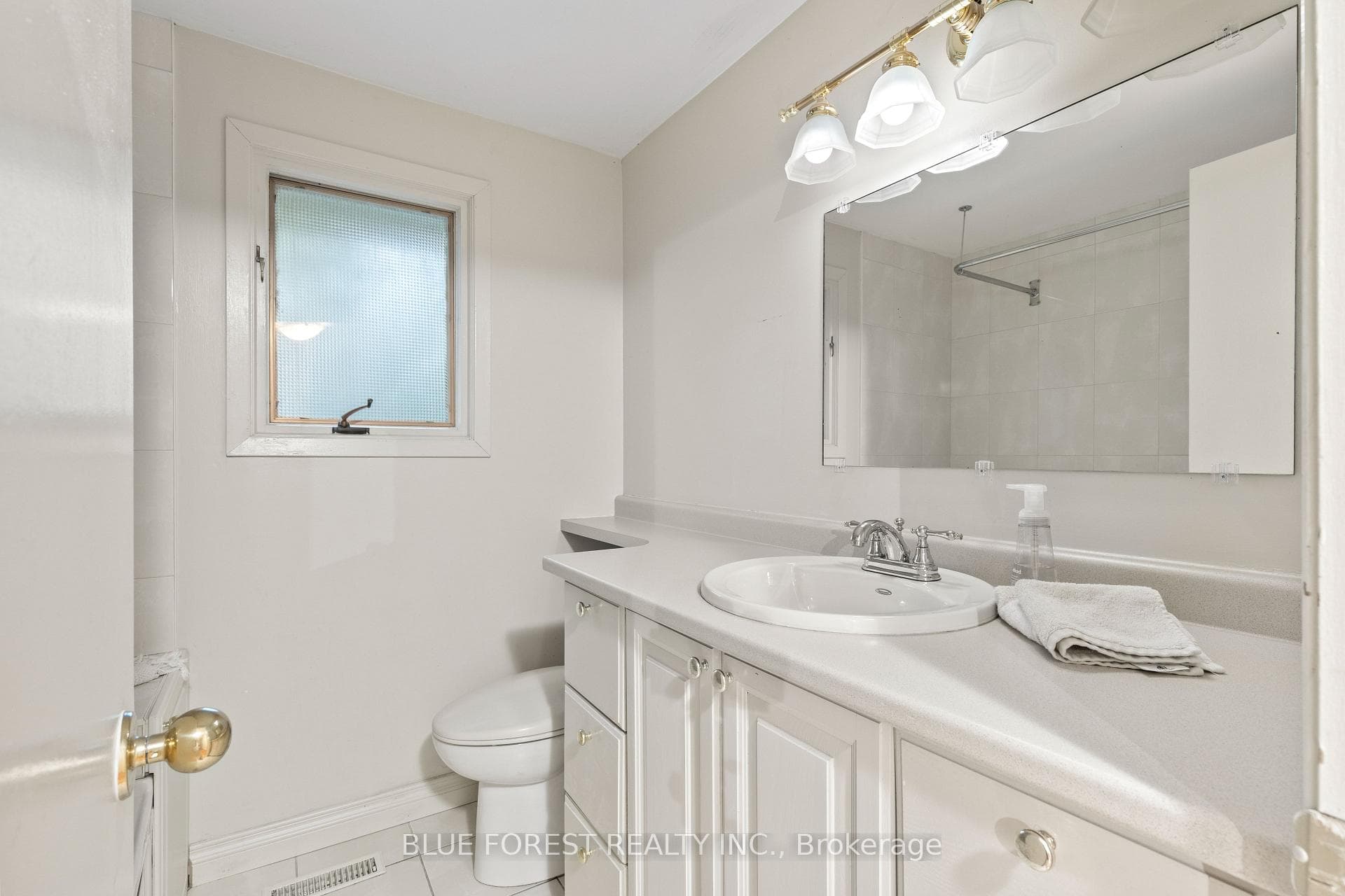 2 Cowan Crescent photo 32