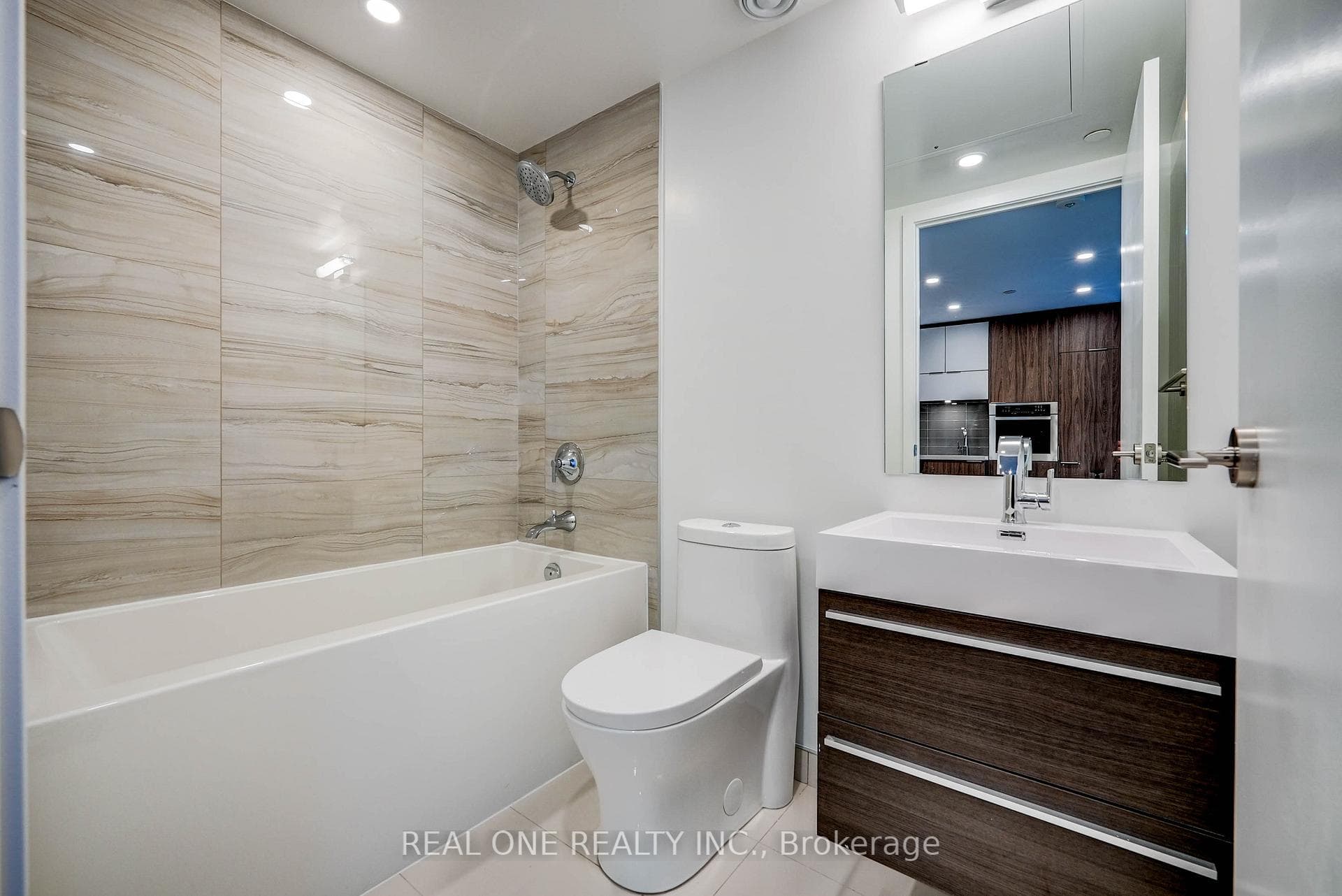 39 Roehampton Avenue Unit 906 photo 21