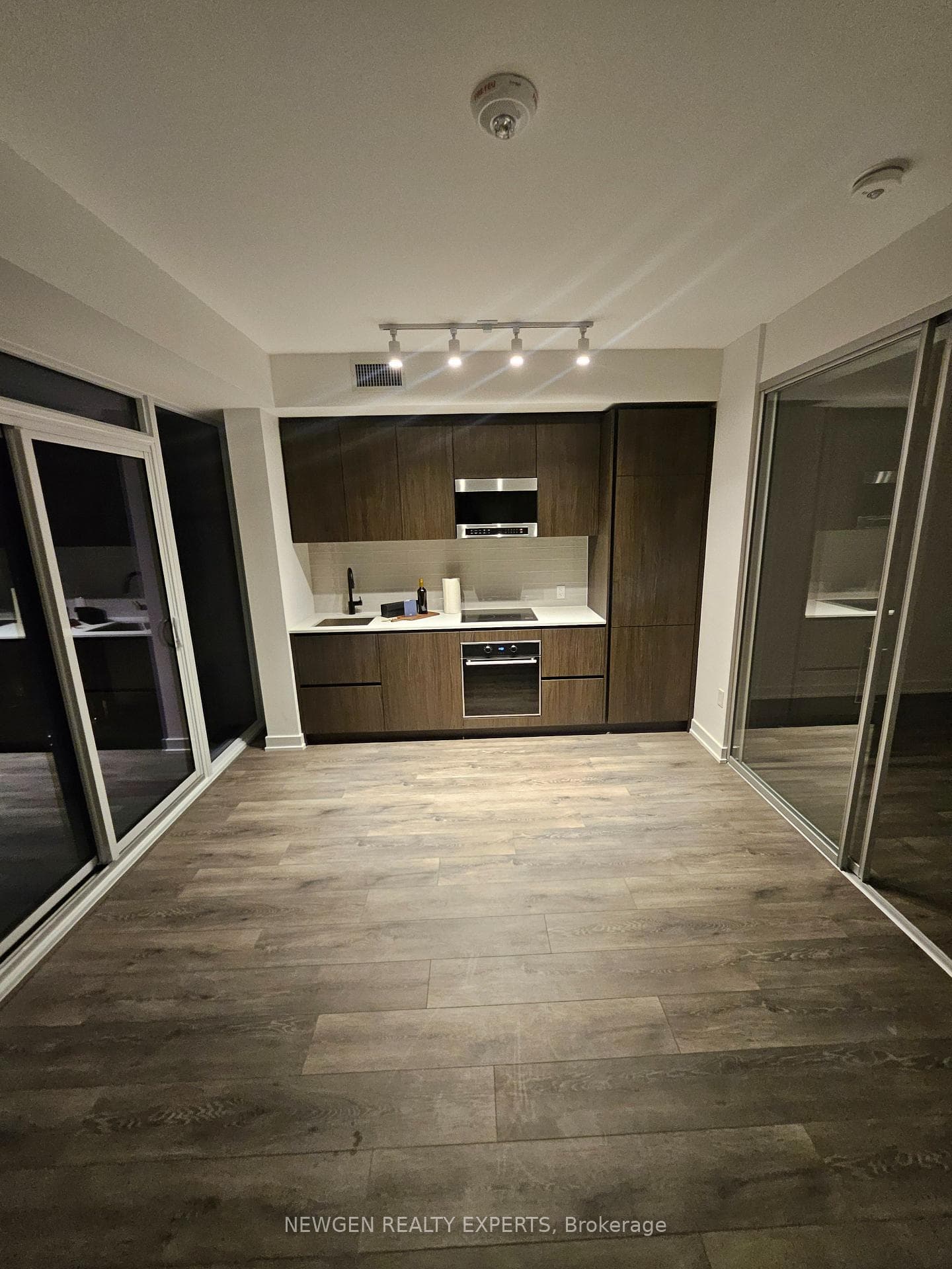 127 Broadway Avenue Unit 2111 photo 5