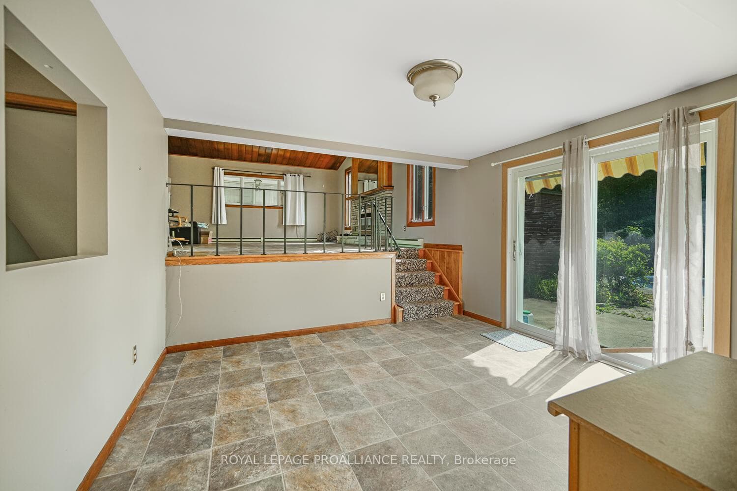 14 Davison Avenue photo 17