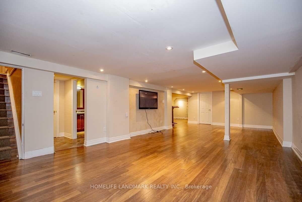 2301 Bennington Gate photo 24