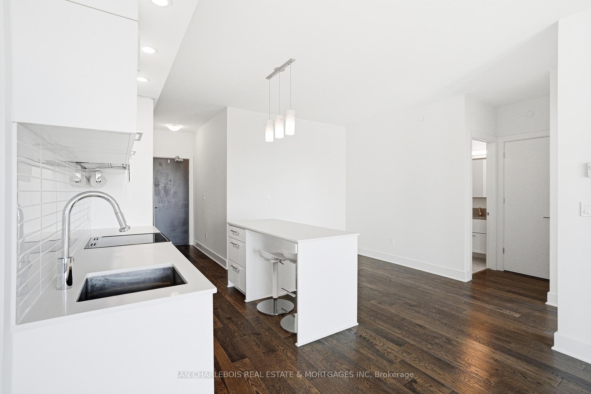 255 Bay Street Unit 1701 photo 11