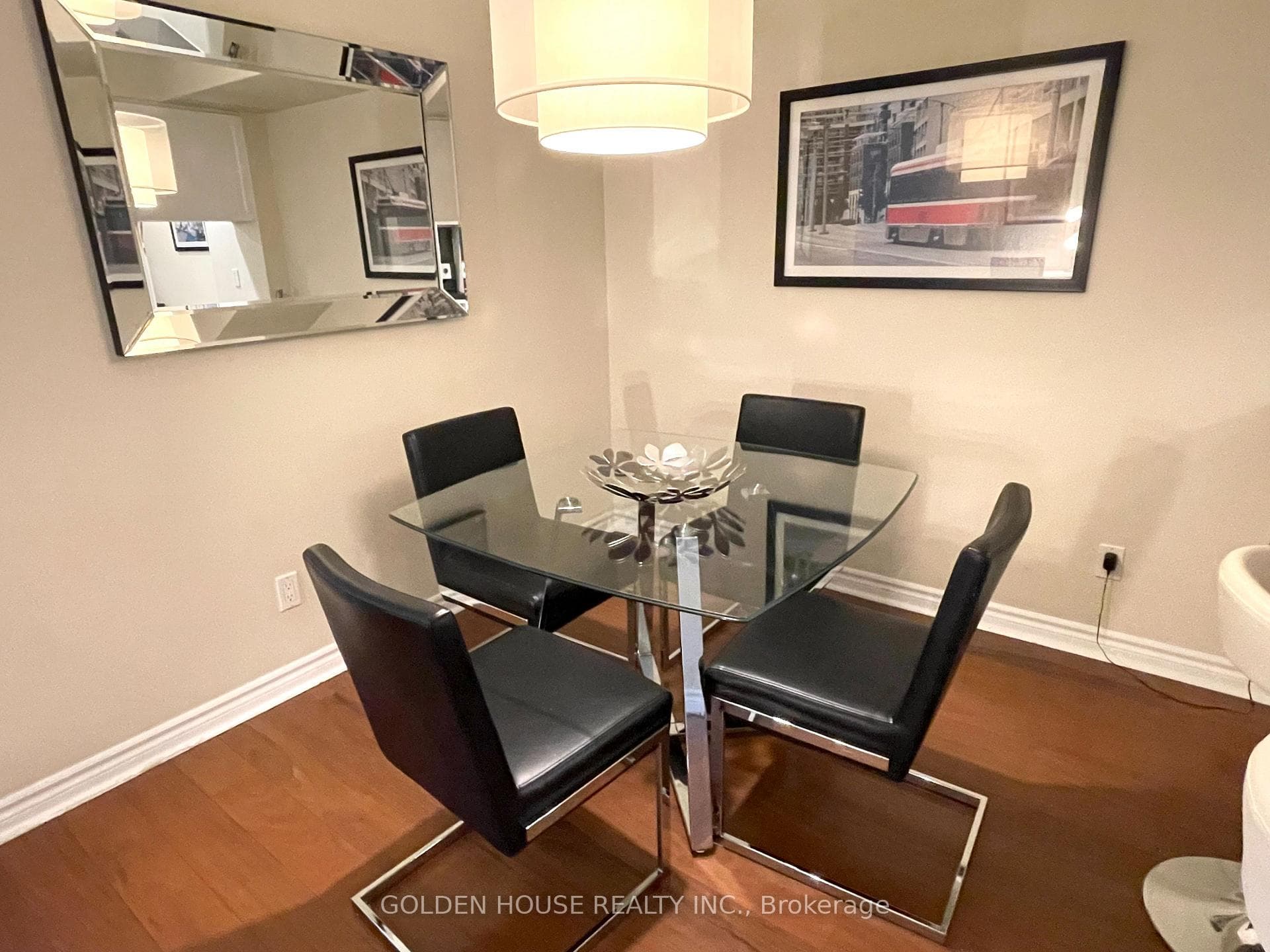 168 Simcoe Street Unit 520 photo 8