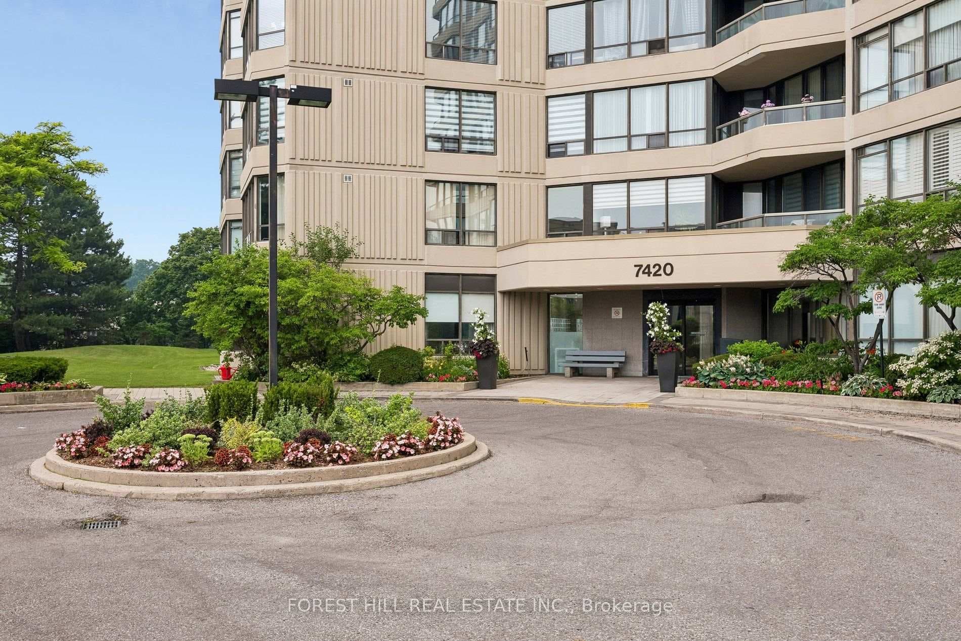 7420 Bathurst Street Unit 101 photo 2