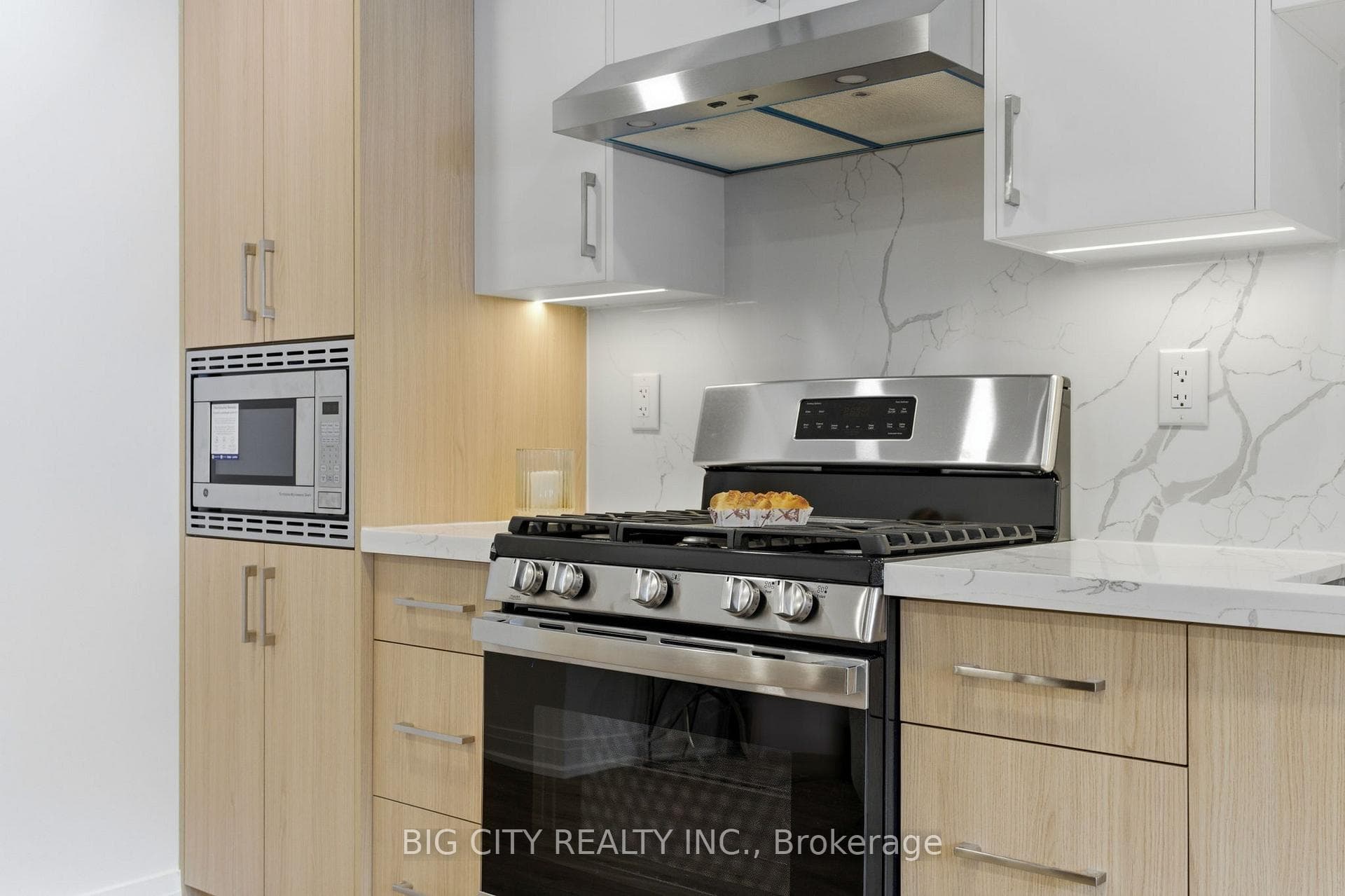 68 Westholme Avenue Unit 1 photo 9