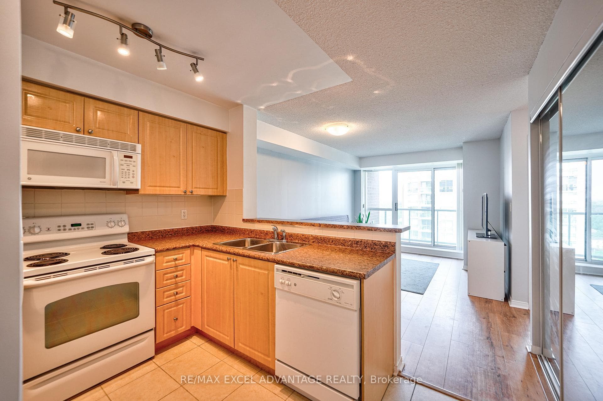 7 Michael Power Place Unit 1509 photo 7