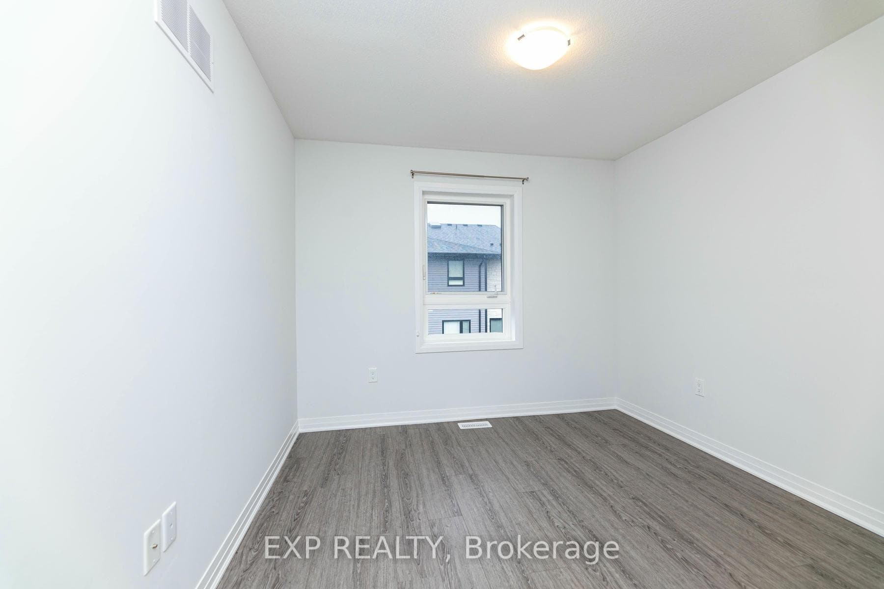 51 Sparrow Avenue Unit 60 photo 36