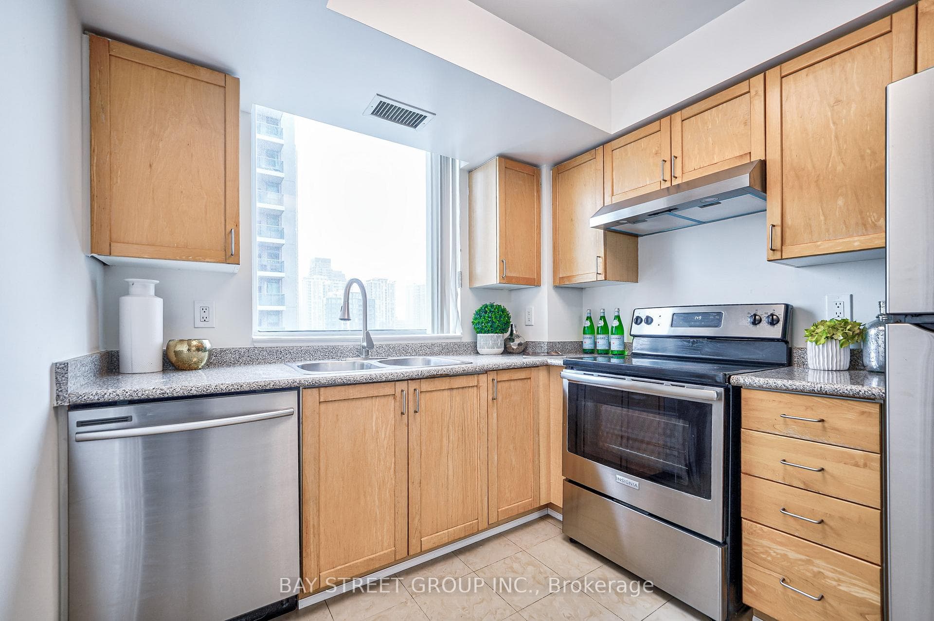30 Harrison Garden Boulevard Unit 707 photo 16
