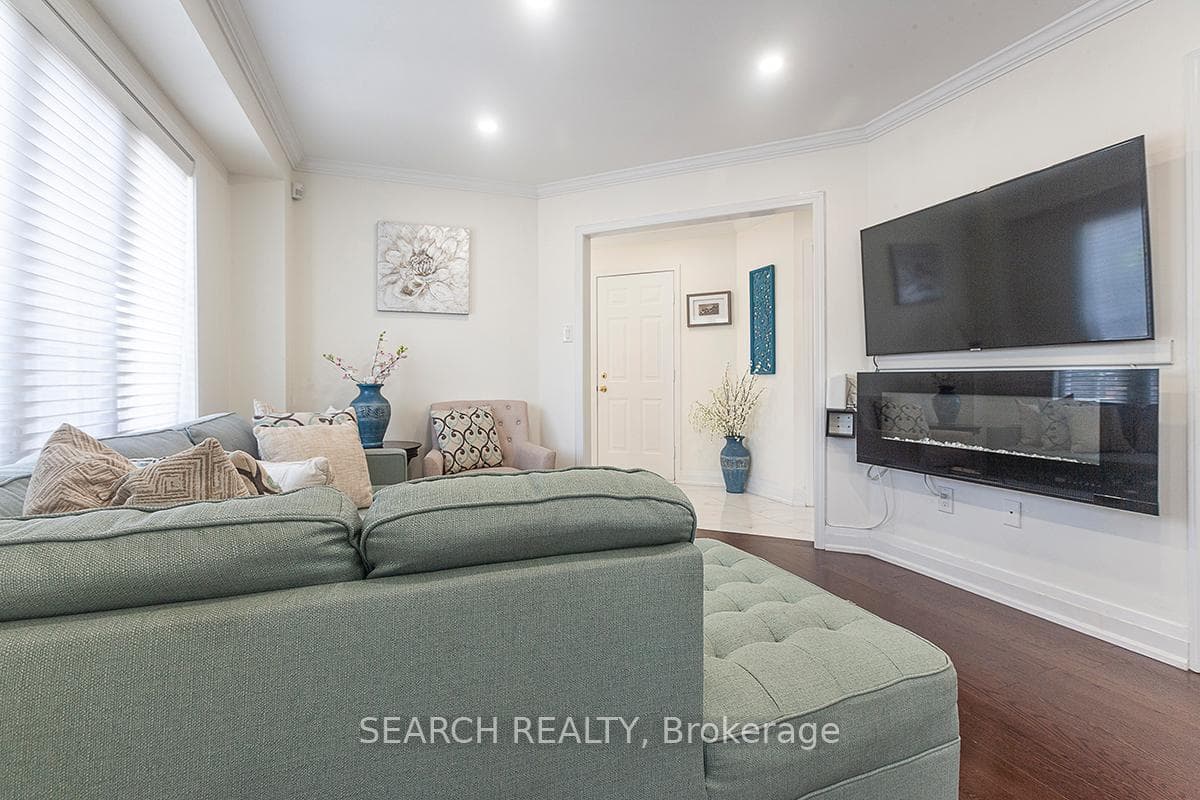 75 Olympia Crescent photo 8